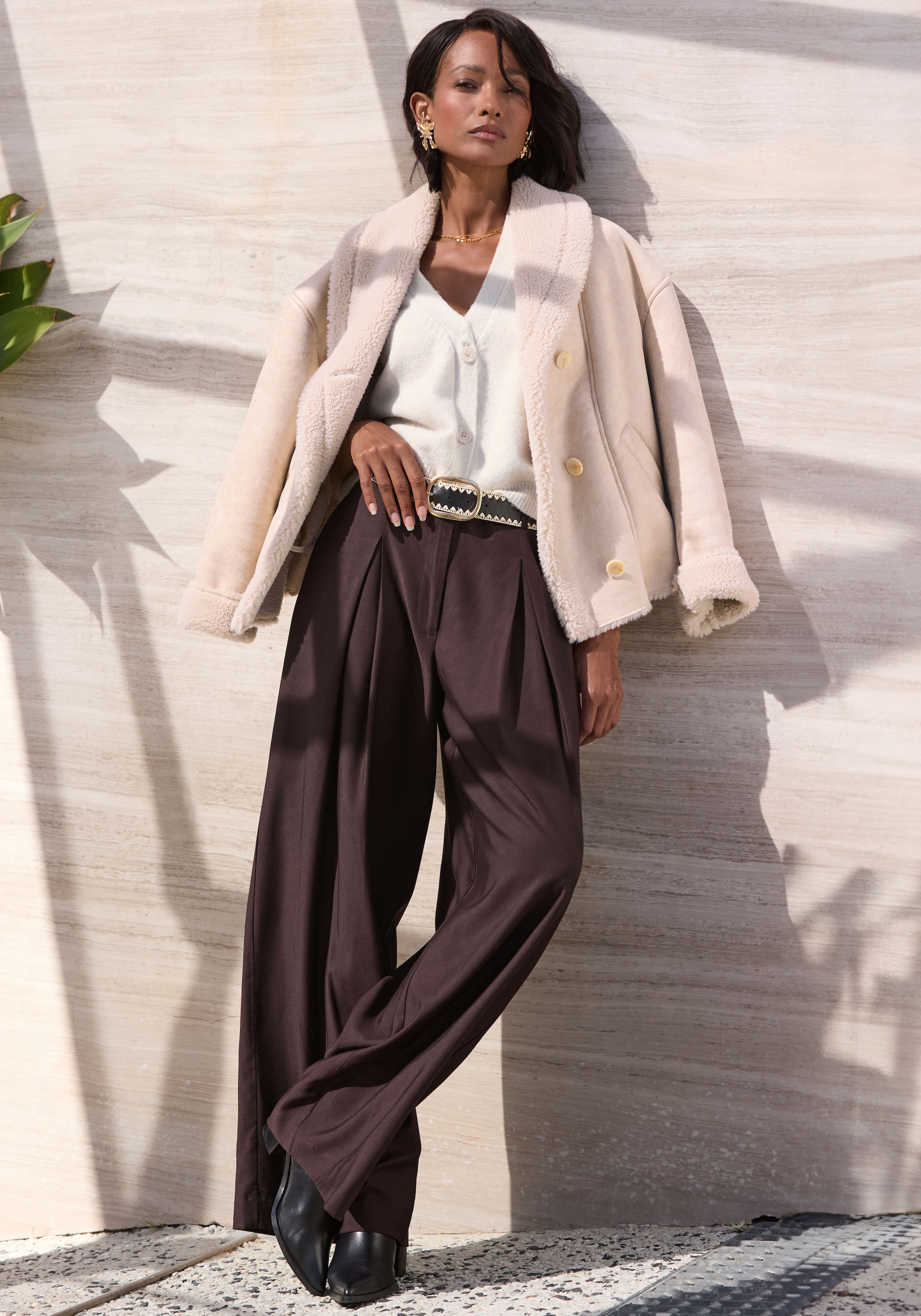 French Connection Bundfaltenhose »mit luftig-weitem Bein«  aus leichter Webware mit Viskose, Sommerhose, Casual-chic