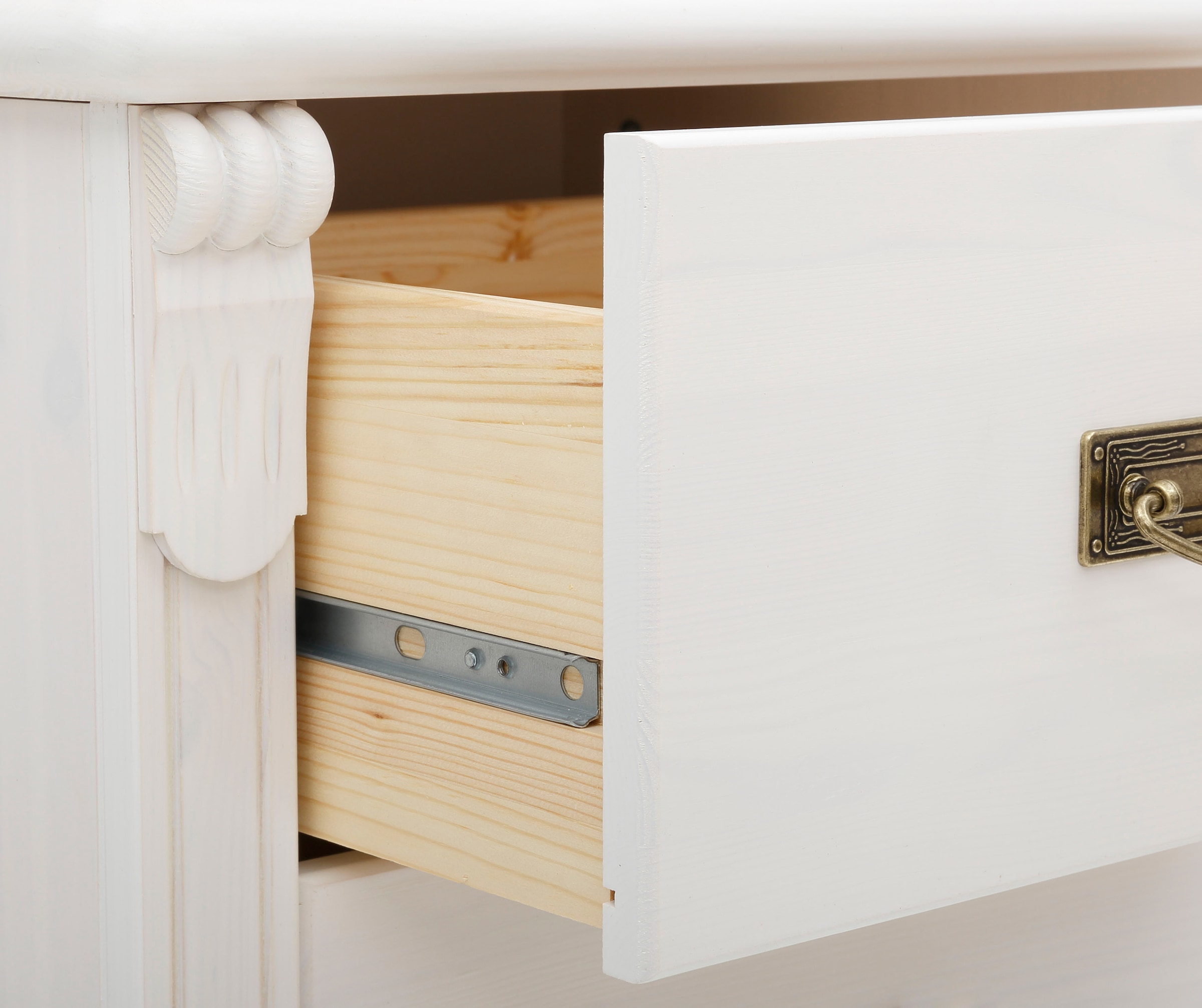 Lüttenhütt Babyzimmer-Komplettset »Aimo, luxoriöser Landhausstil, Messinggriffe,«, (Spar-Set, 3 tlg., Kinderbett, Wickelkommode, Unterbauregal, 5 Schubladen), aus Massivholz; FSC®-Holz aus gewissenhaft bewirtschafteten Wäldern