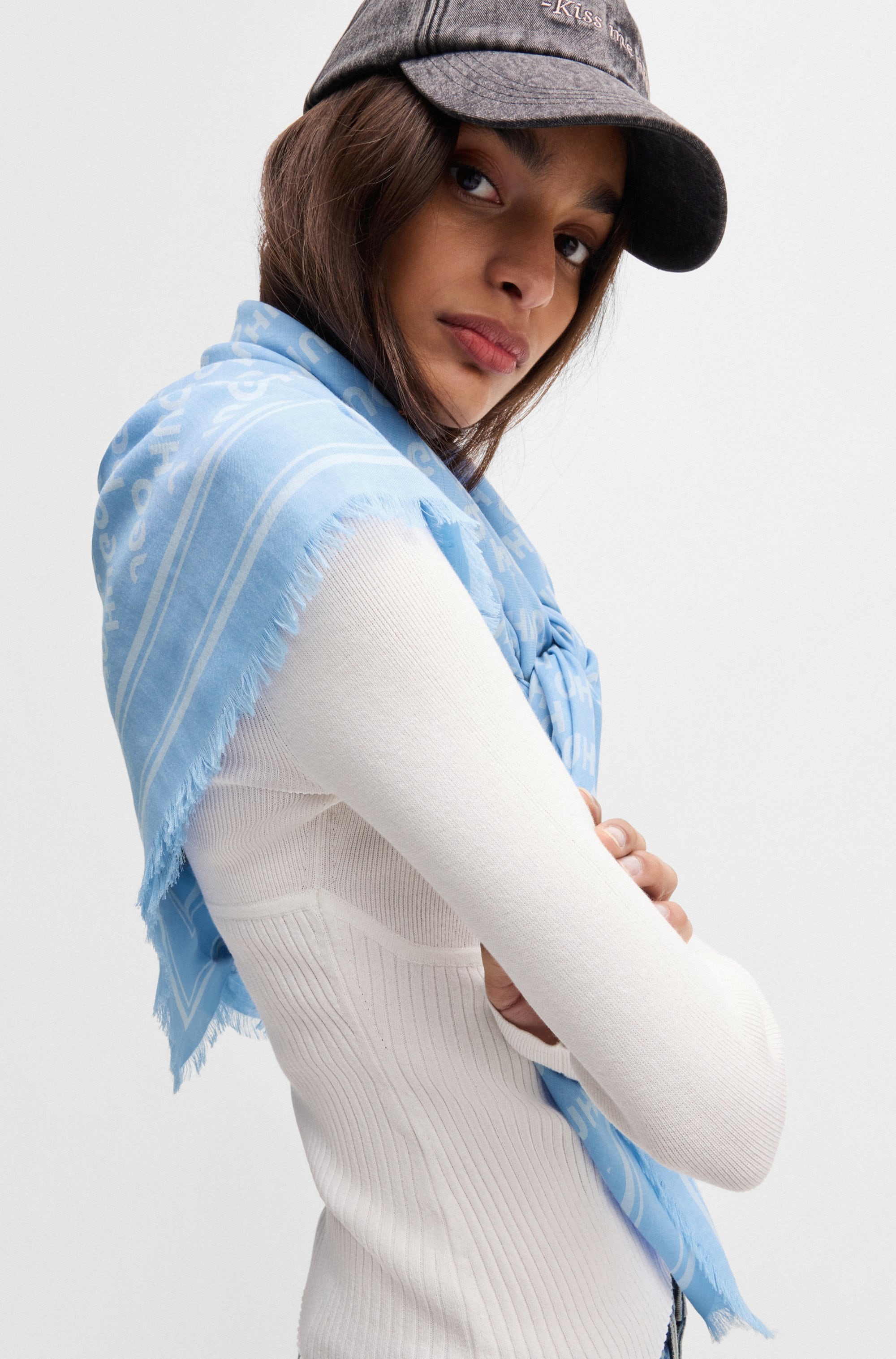 HUGO Schal »Alycia 120*120«, mit HUGO-Logodrucken