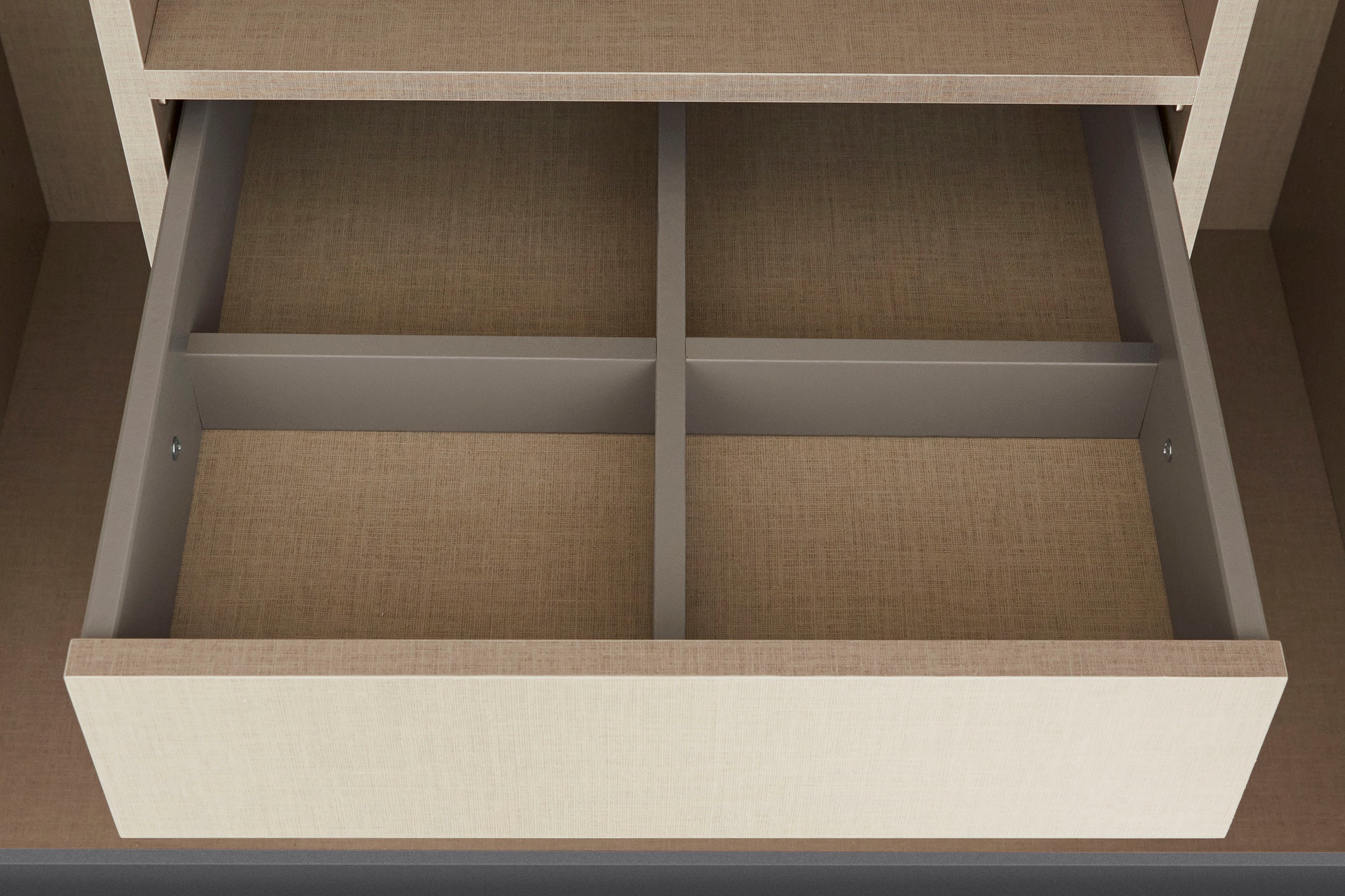 rauch Drehtürenschrank »Kleiderschrank Schrank Garderobe TOPSELLER OTELI inkl. Inneneinteilung«, (erhältlich in Breiten 91-360 cm, ab Breite 136cm inkl. Innenschubladen), mit zusätzlichen Einlegeböden, optional mit Spiegel MADE IN GERMANY