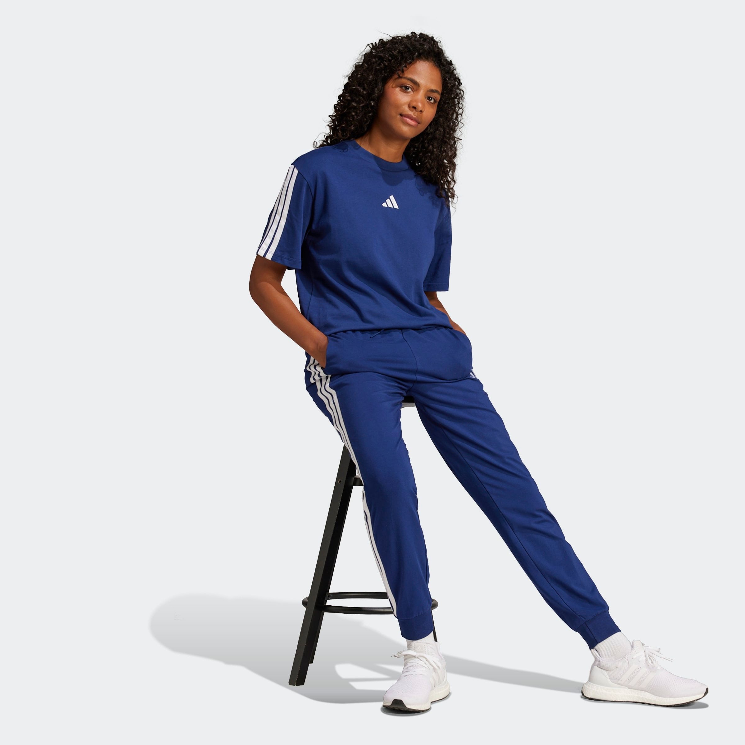 adidas Sportswear Sporthose »W 3S SJ JOGGER«, (1 tlg.), Lässig geschnitten, hoher Bund, schmal zulaufende Beinform