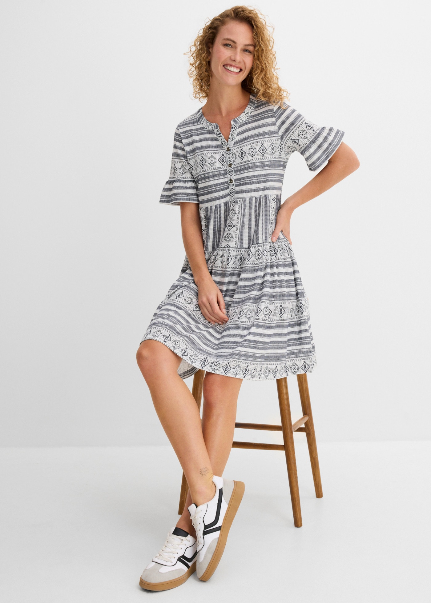 bonprix Shirtkleid mit All-Over Print, aus Viskosemischung, lässig geschnitten