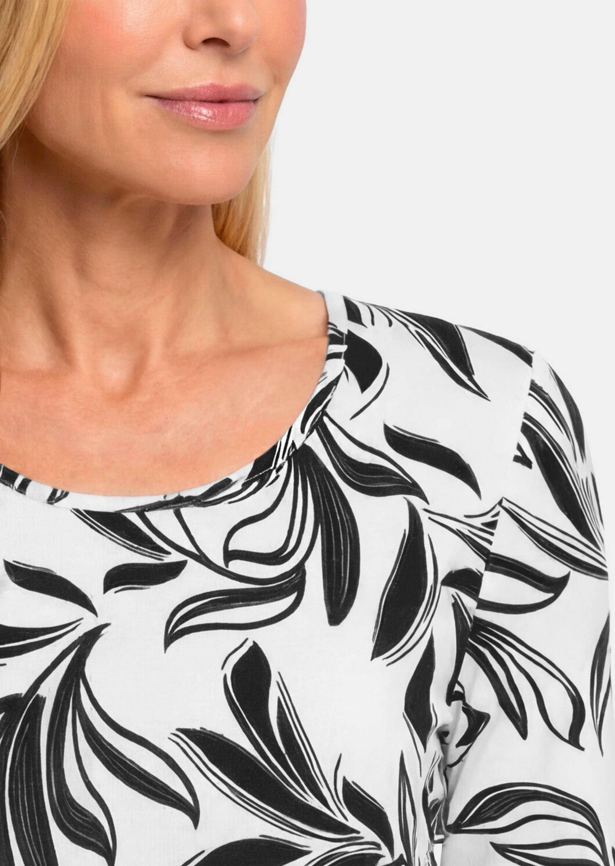 GOLDNER Kurzarmshirt »Kurzgröße Jerseyshirt mit modischem Floraldruck« stretchbequemer Viskosejersey