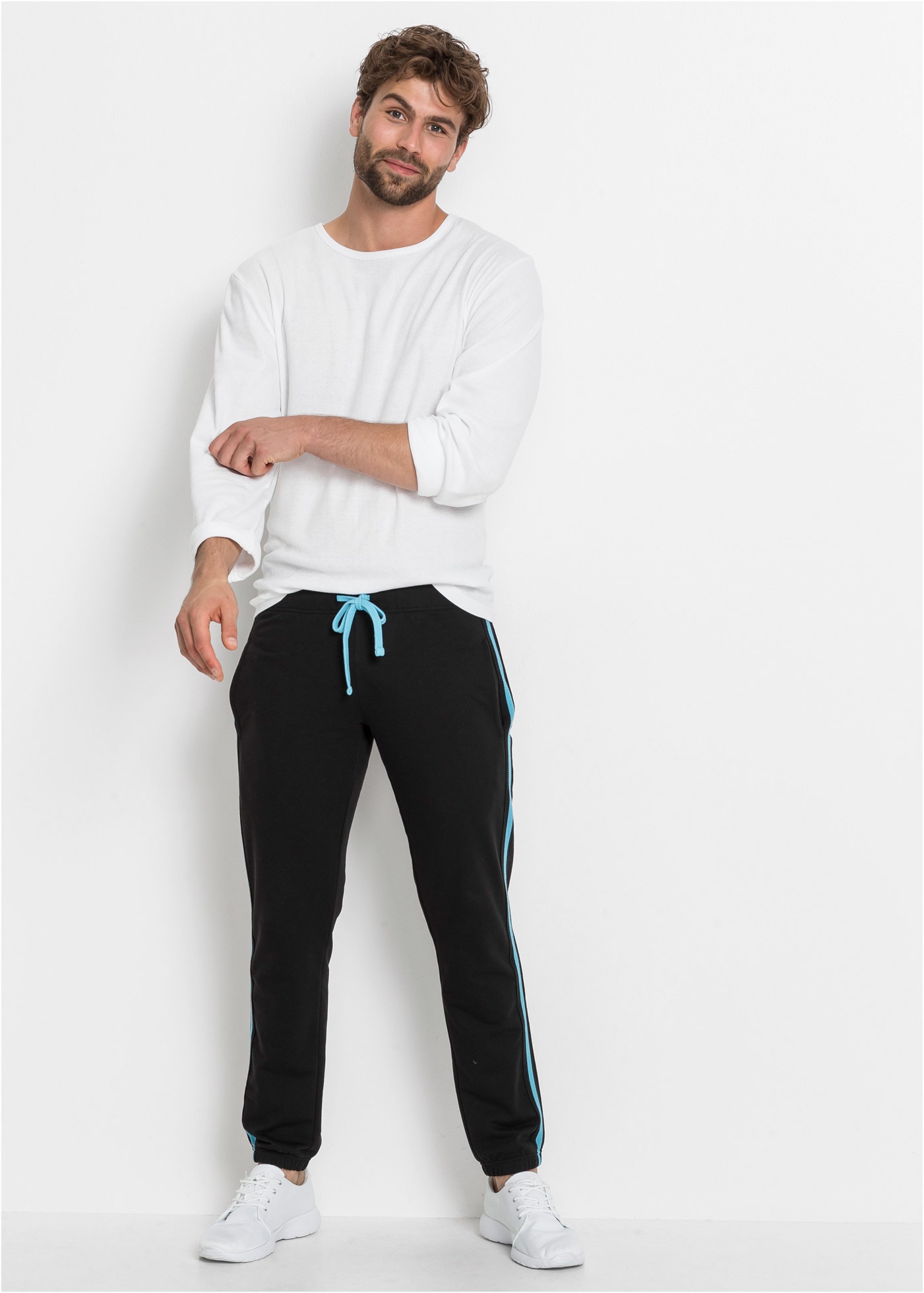 bonprix Jogginghose  aus Baumwolle und Polyester, mit vollelastischem Bund, Regular Fit