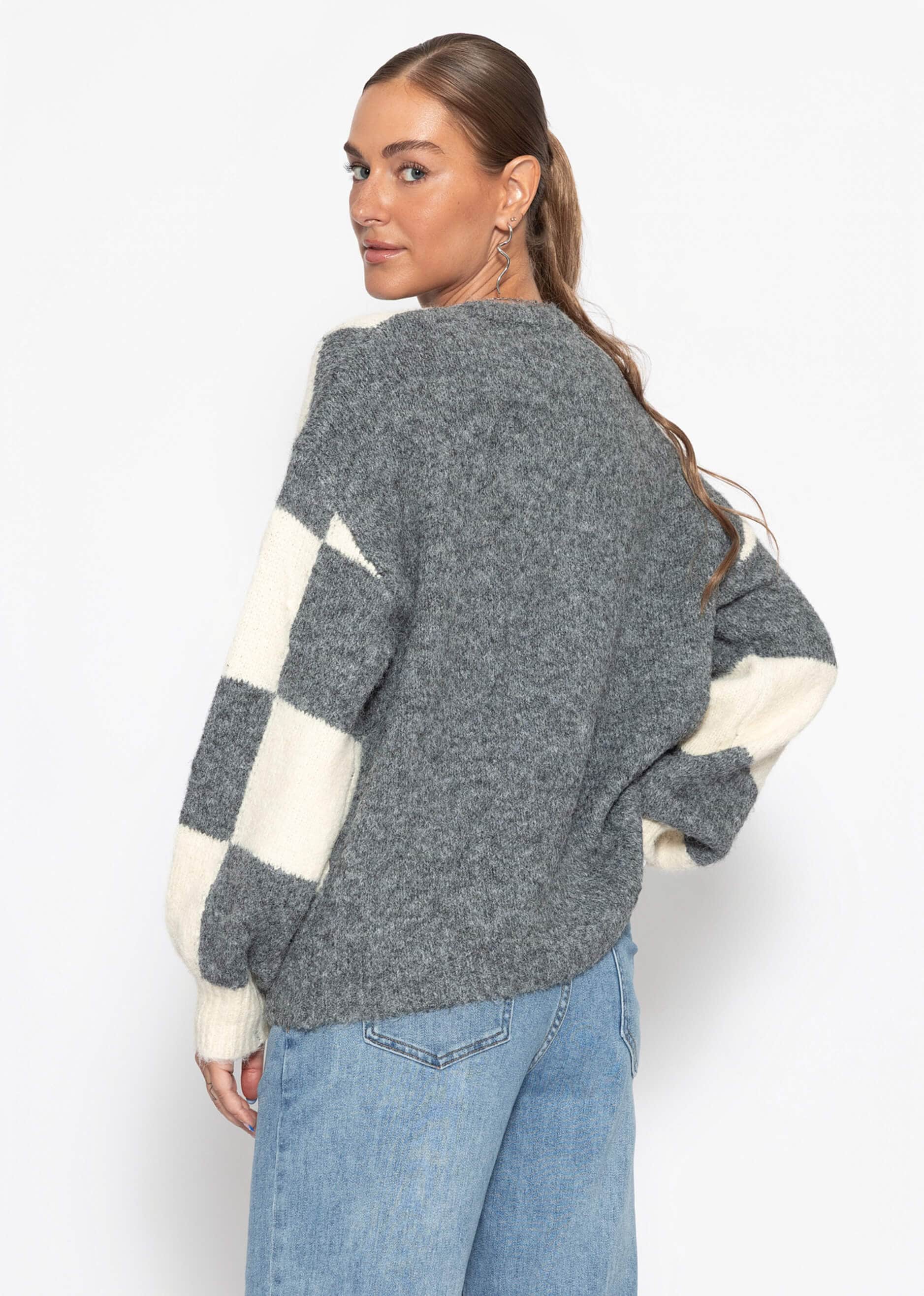SASSYCLASSY Cardigan »Cardigan im Karomuster« Moderne Strickjacke geometrische Formen in Grau
