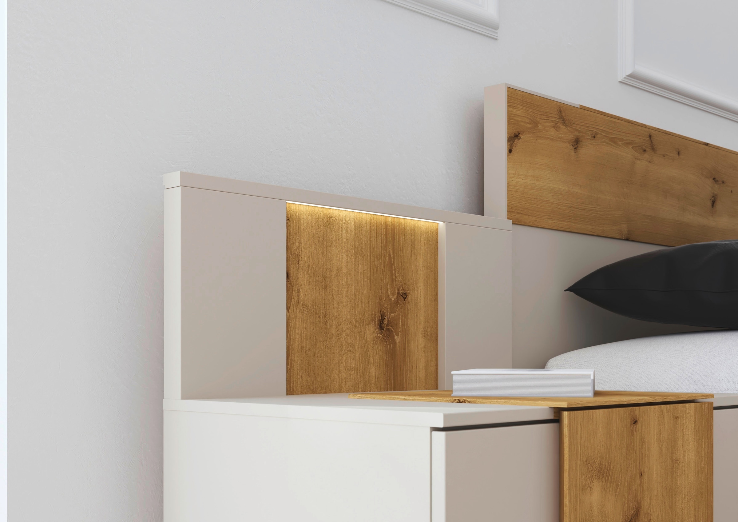 rauch Bettanlage »Bett Doppelbett Komfortbett Schlafzimmer Nachttische KONA« Set, Bett 180x200 oder 200x200, 2x Hängenachttisch, 2x Paneele mit Bel., 5 tlg. tlg. Absetzung Asteiche massiv, inkl. SOFT-CLOSE-FUNKTION MADE IN GERMANY