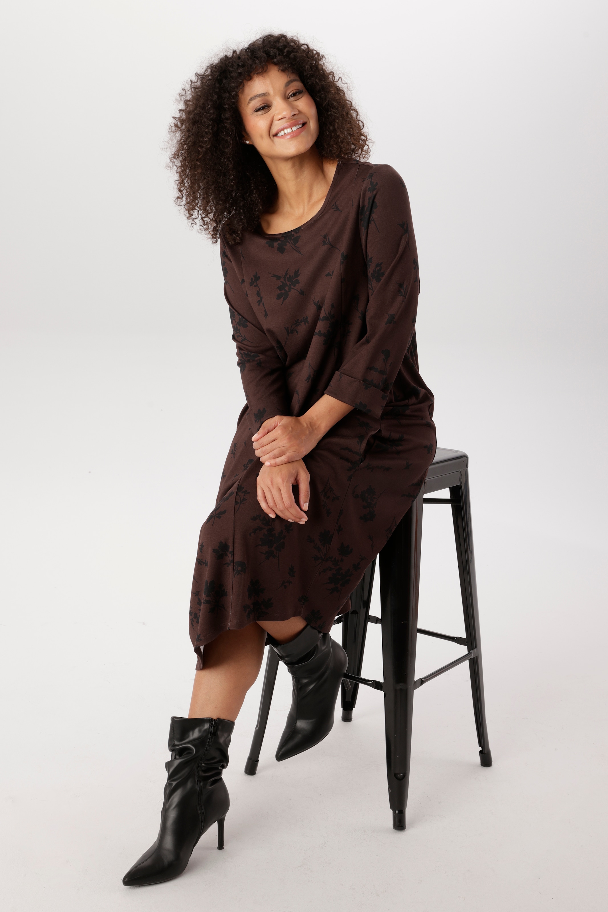 Aniston PLUS Jerseykleid mit denzenten Blumen bedruckt - NEUE KOLLEKTION