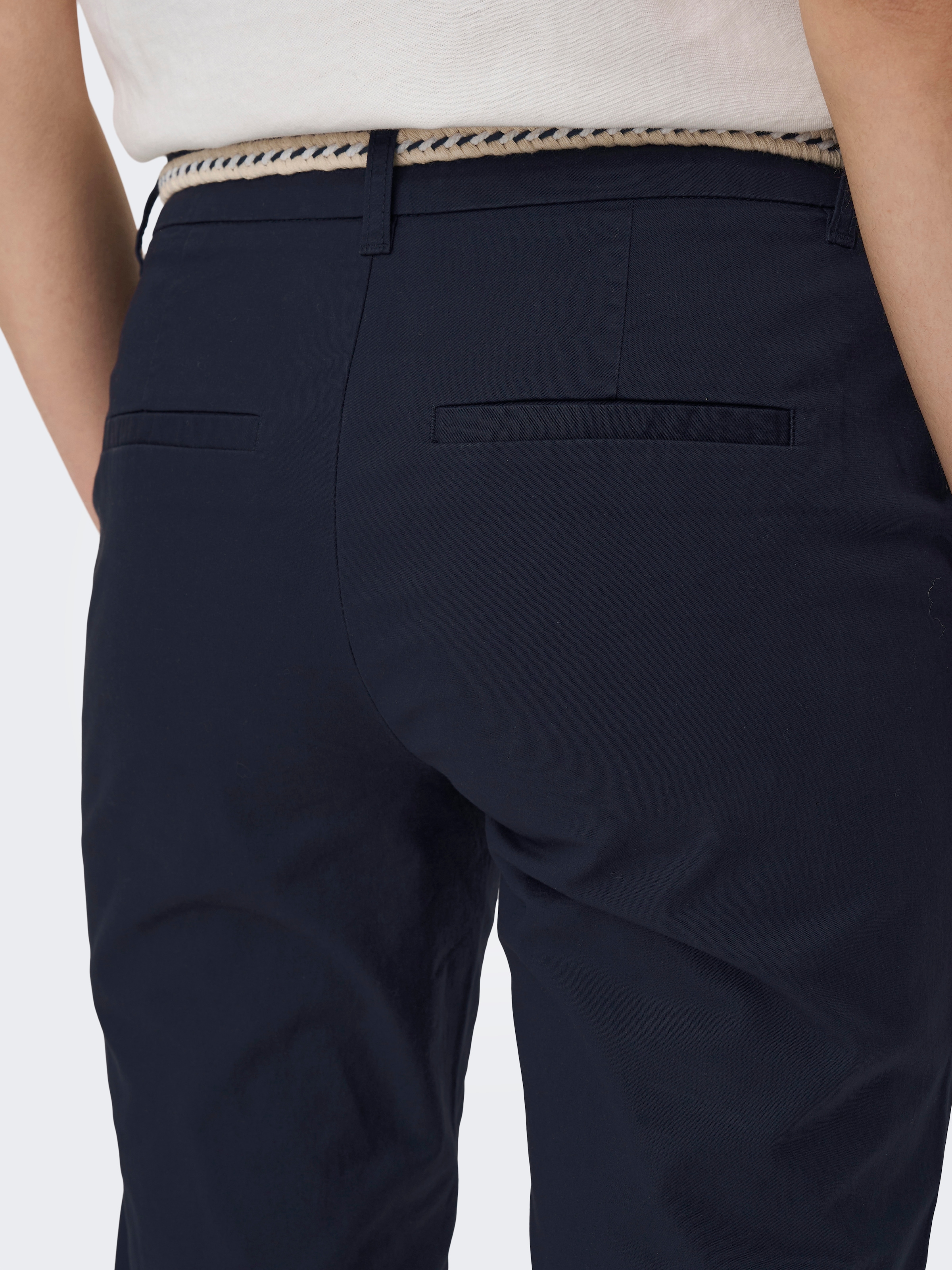 ONLY Chinohose »ONLBIANA – Chinohose mit Gürtel und Umschlagsaum«  slim fit, modisch, Web, Baumwollmischung