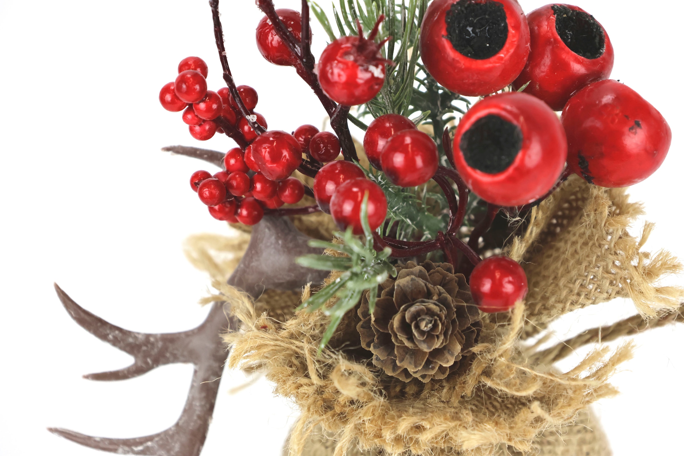 I.GE.A. Winterliche Kunstpflanze »Weihnachtsgesteck in Jute, Weihnachtsdeko im 2er Set,« Kunstblumen-Arrangement 1x mit Horn und 1x  mit Hirsch