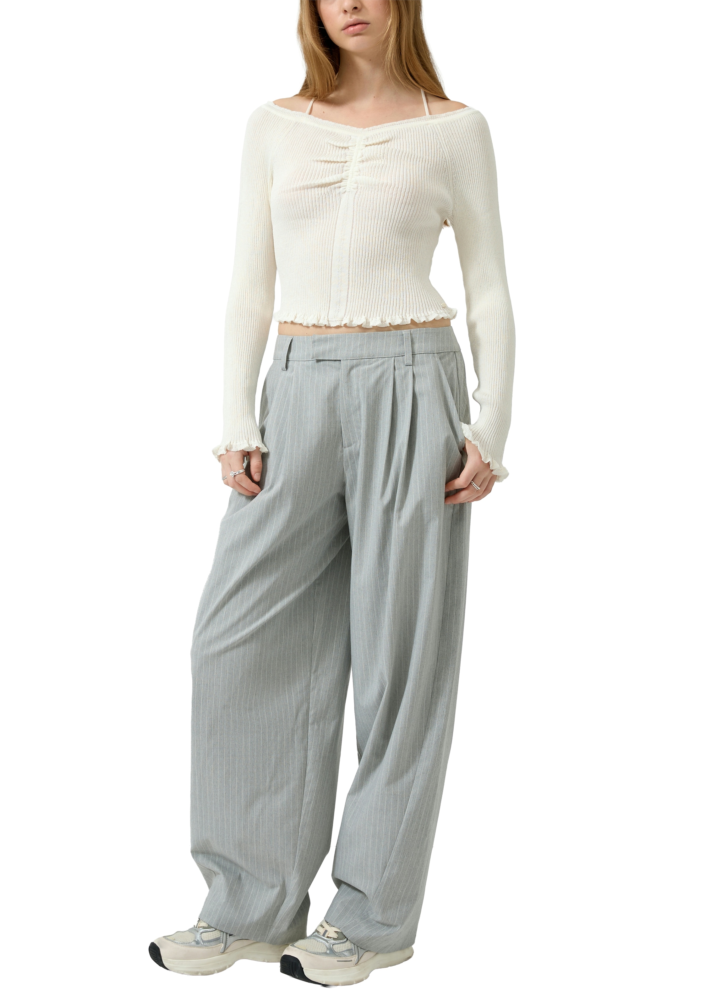 QS Strickpullover im Ripp-Look und mit U-Boot-Ausschnitt und Bändern