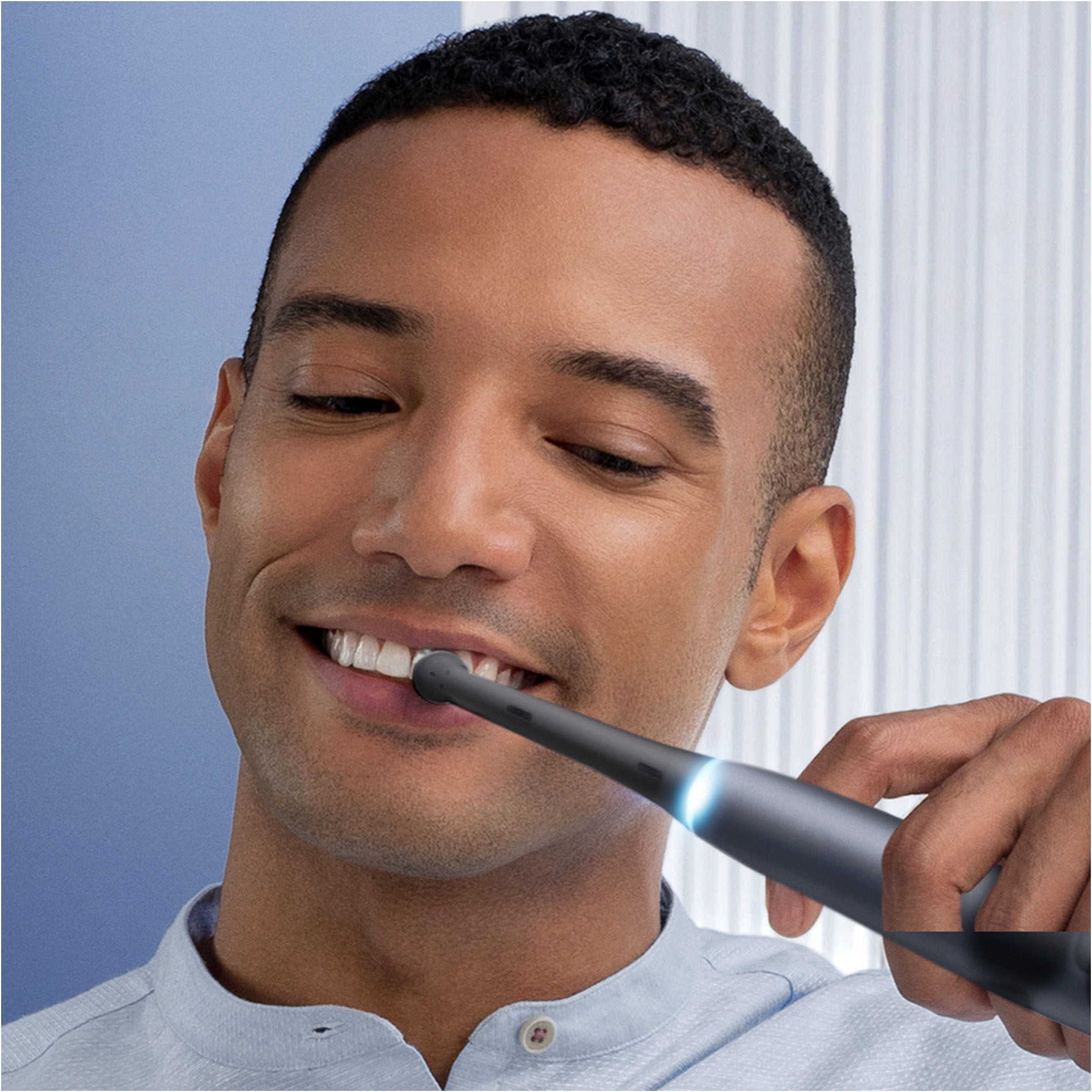 Oral-B Elektrische Zahnbürste »iO Series 7«, 2 St. Aufsteckbürsten, mit 2.  Handstück in White Alabaster & Black Onyx jetzt online bei OTTO