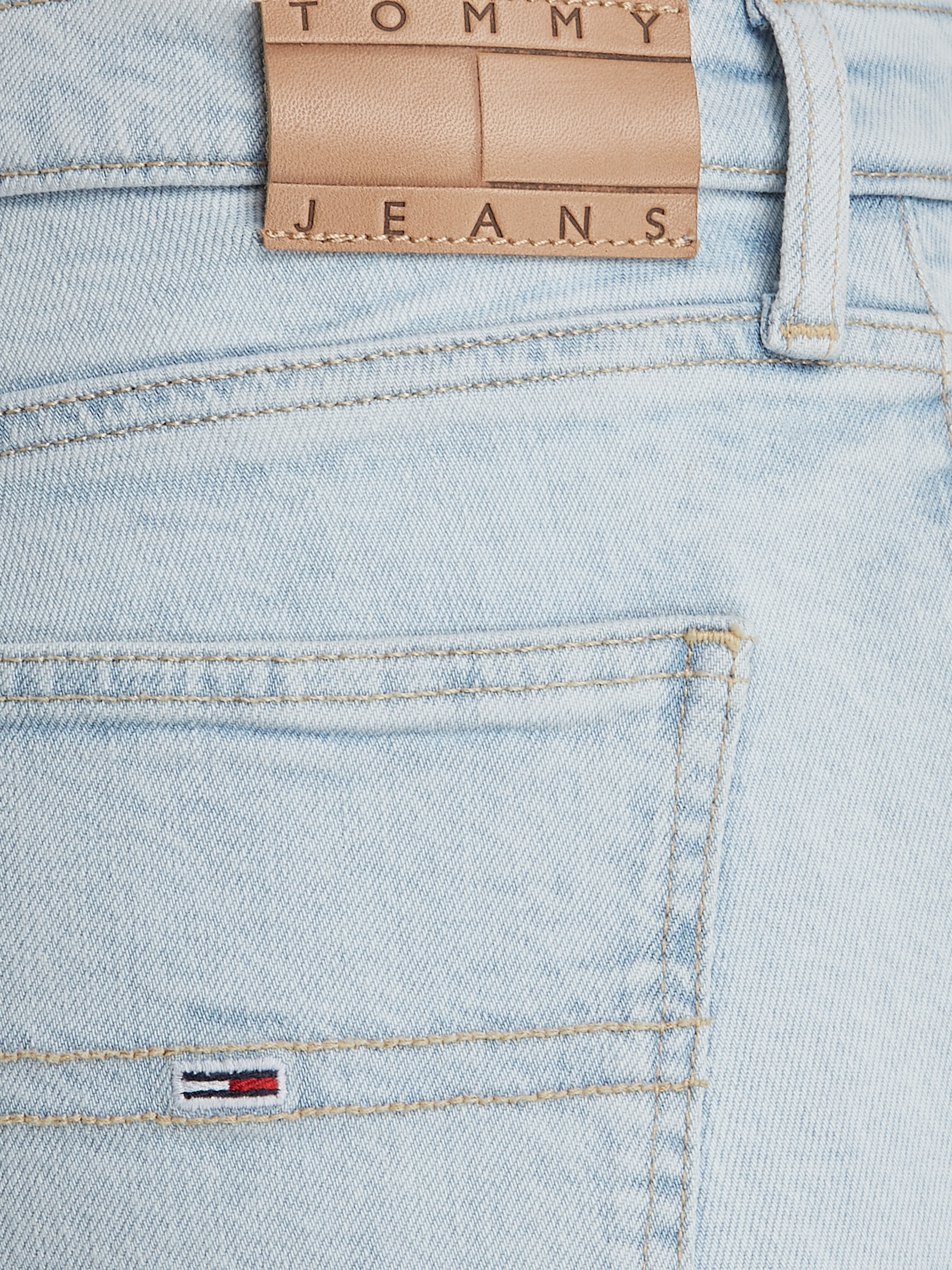 Tommy Jeans Bootcut-Jeans »Maddie«, mit Tommy Jeans Markenlabel & Badge