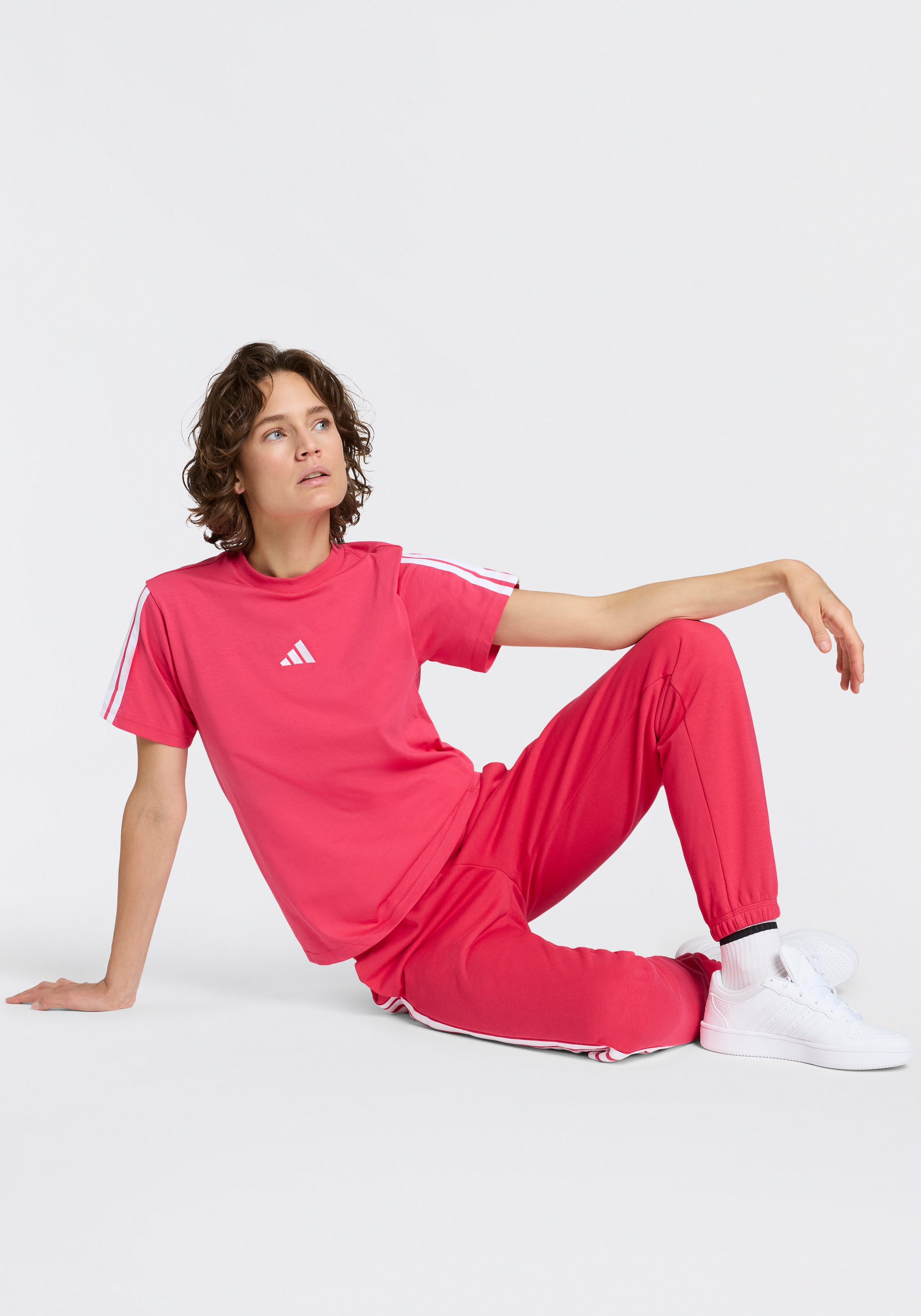 adidas Sportswear T-Shirt »ESSENTIALS 3-STREIFEN COTTON« klassische 3-Streifen an den Ärmeln, ohne Verschluss