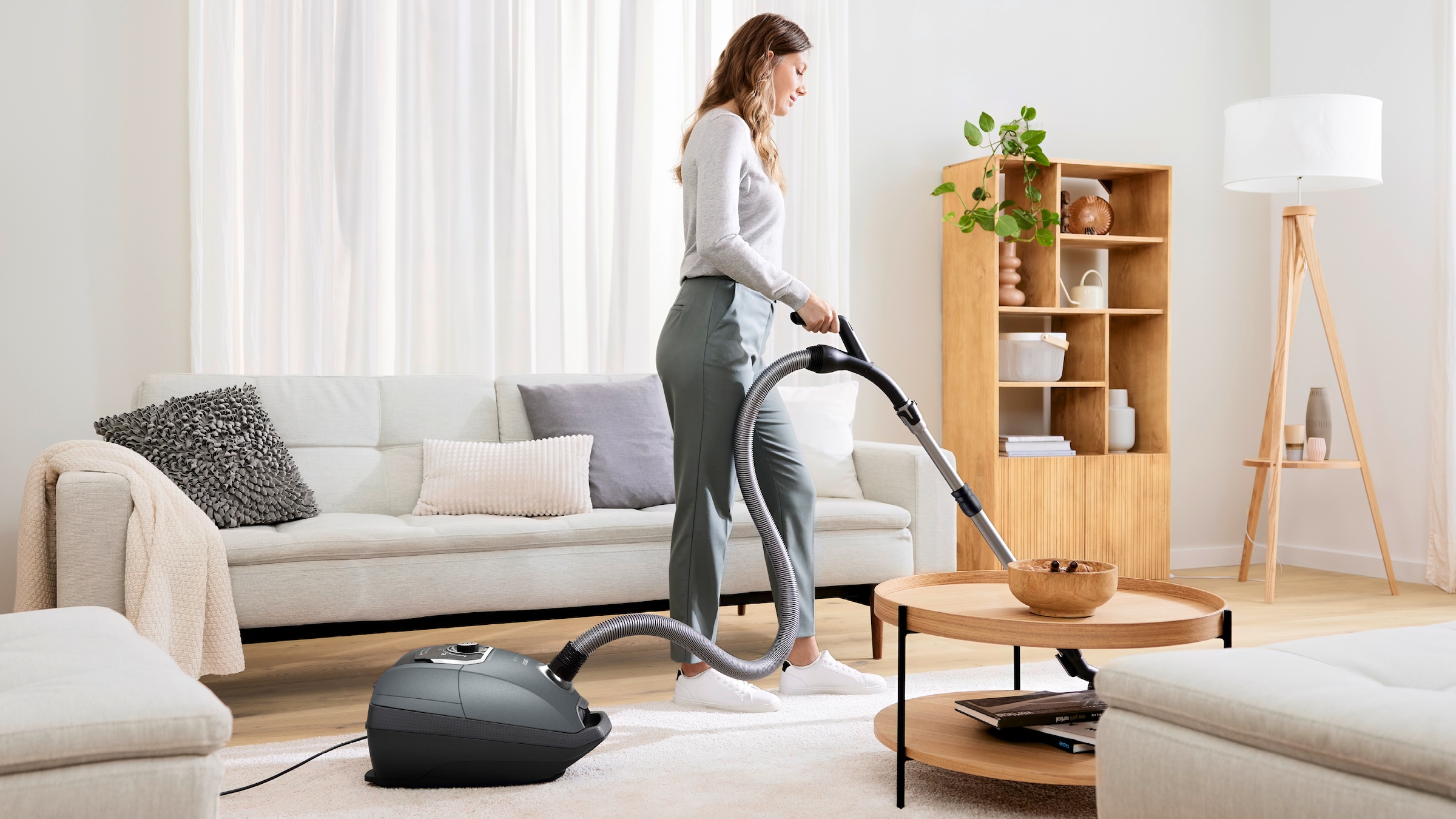 BOSCH 1100000002199 »Serie 8 BGL75X1PRQ, für Allergiker, 10 Jahre Motorgarantie, leise« 750 W mit Beutel Hygiene-Filter, Hartbodendüse, XXL-Polsterdüse, langes Kabel, grau