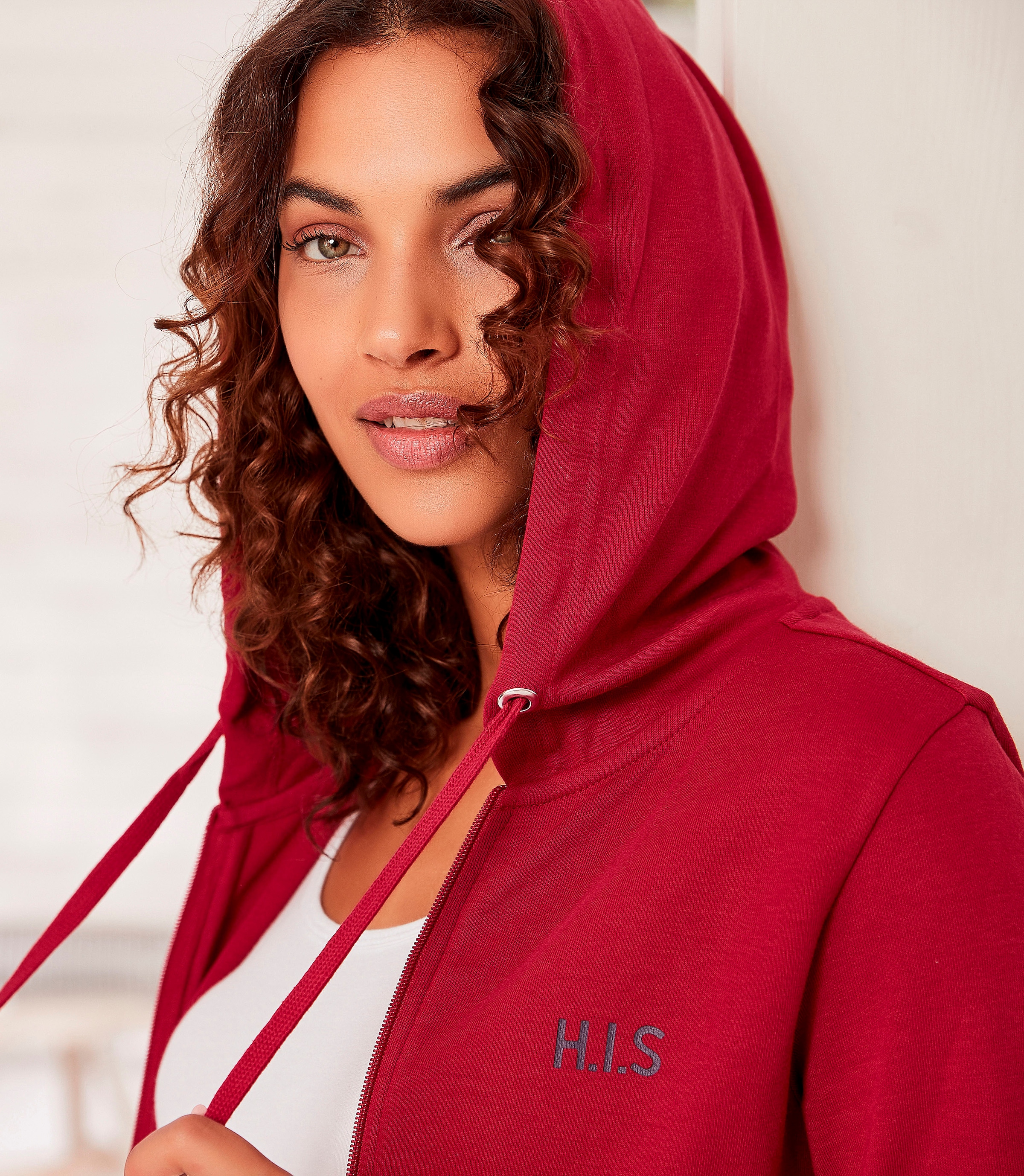 H.I.S Kapuzensweatjacke, Loungejacke mit Kapuze und seitlichen Taschen, Loungewear