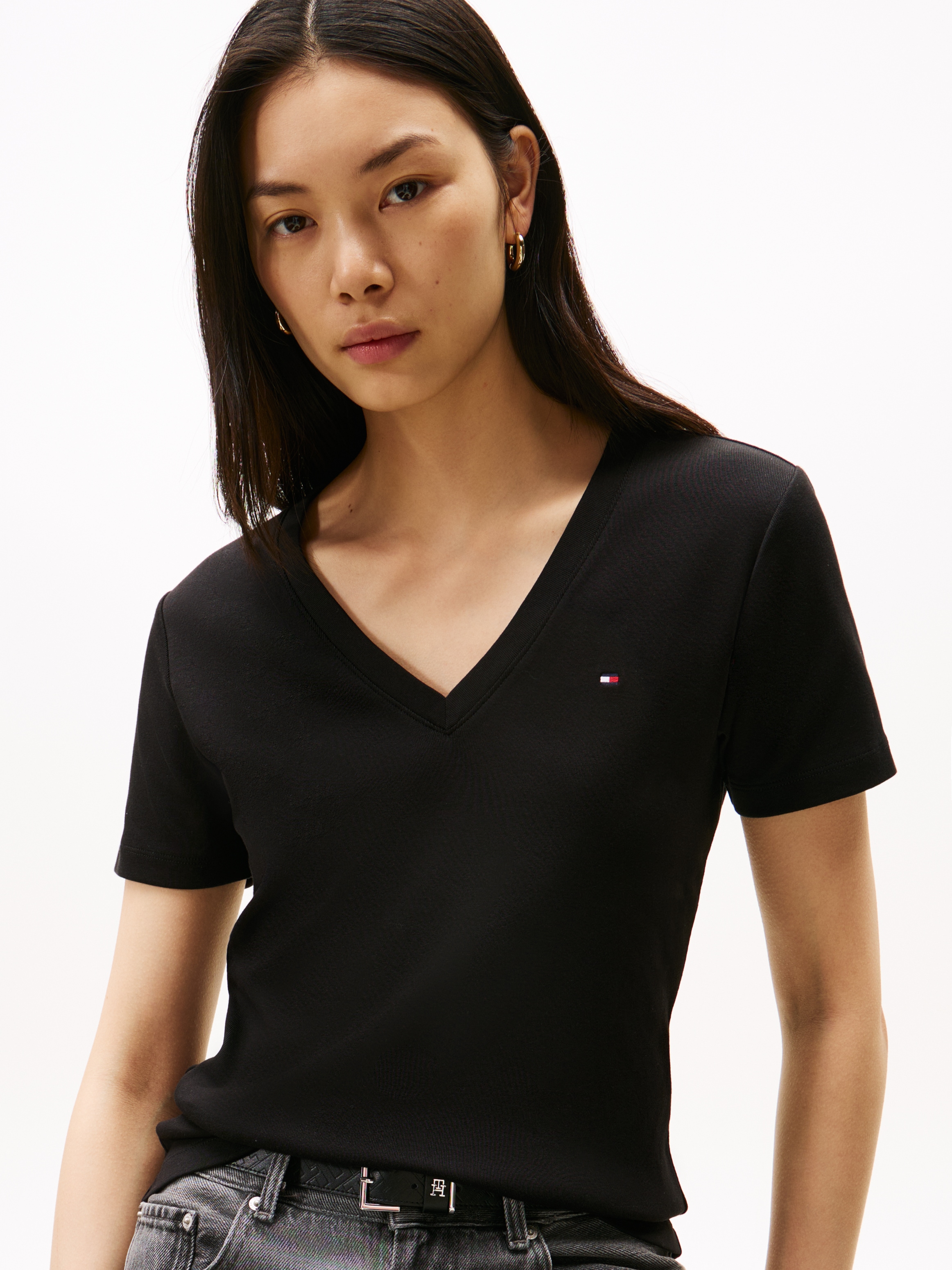 Tommy Hilfiger T-Shirt »SLIM CODY V-NK SS mit V-Ausschnitt und Streifen«, gestreift, casual, slim fit, Baumwolle, V-Ausschnitt