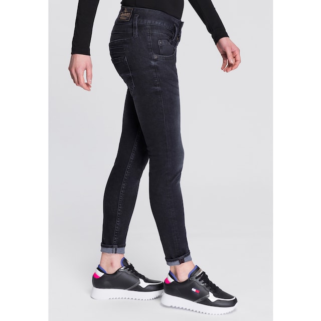 Herrlicher Slim-fit-Jeans »PITCH SLIM REUSED«, umweltfreundlich dank der  ISKO New Technology online bei OTTO