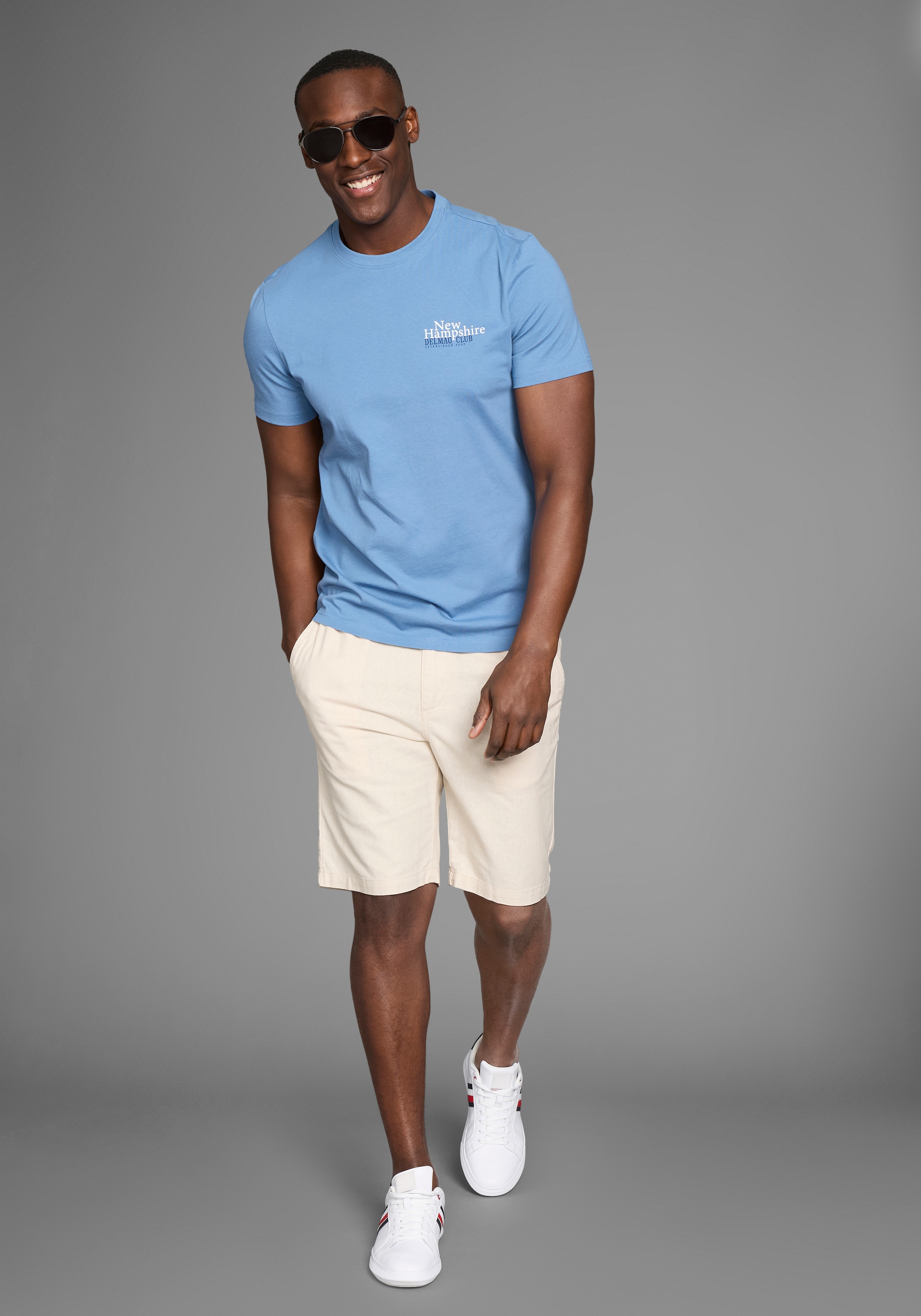 DELMAO T-Shirt, mit dezentem Logo-Schriftzug im Club-Design