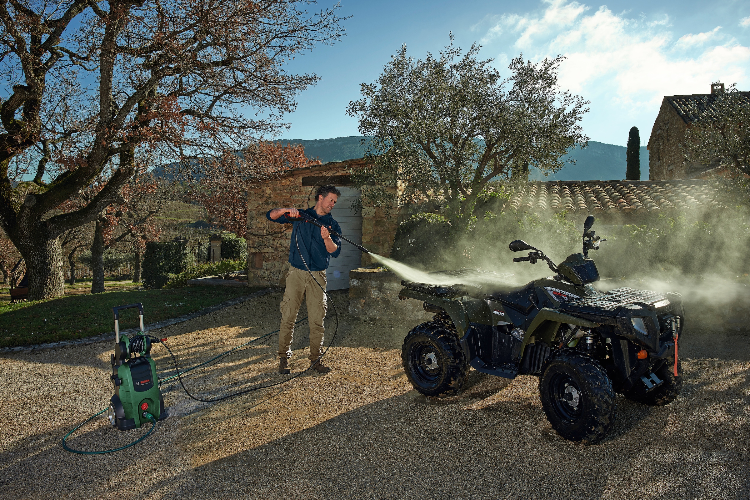 Bosch Home & Garden Hochdruckreiniger »AdvancedAquatak 140«, Inkl. Schlauch, Flachstrahldüse und Metall-Pistole