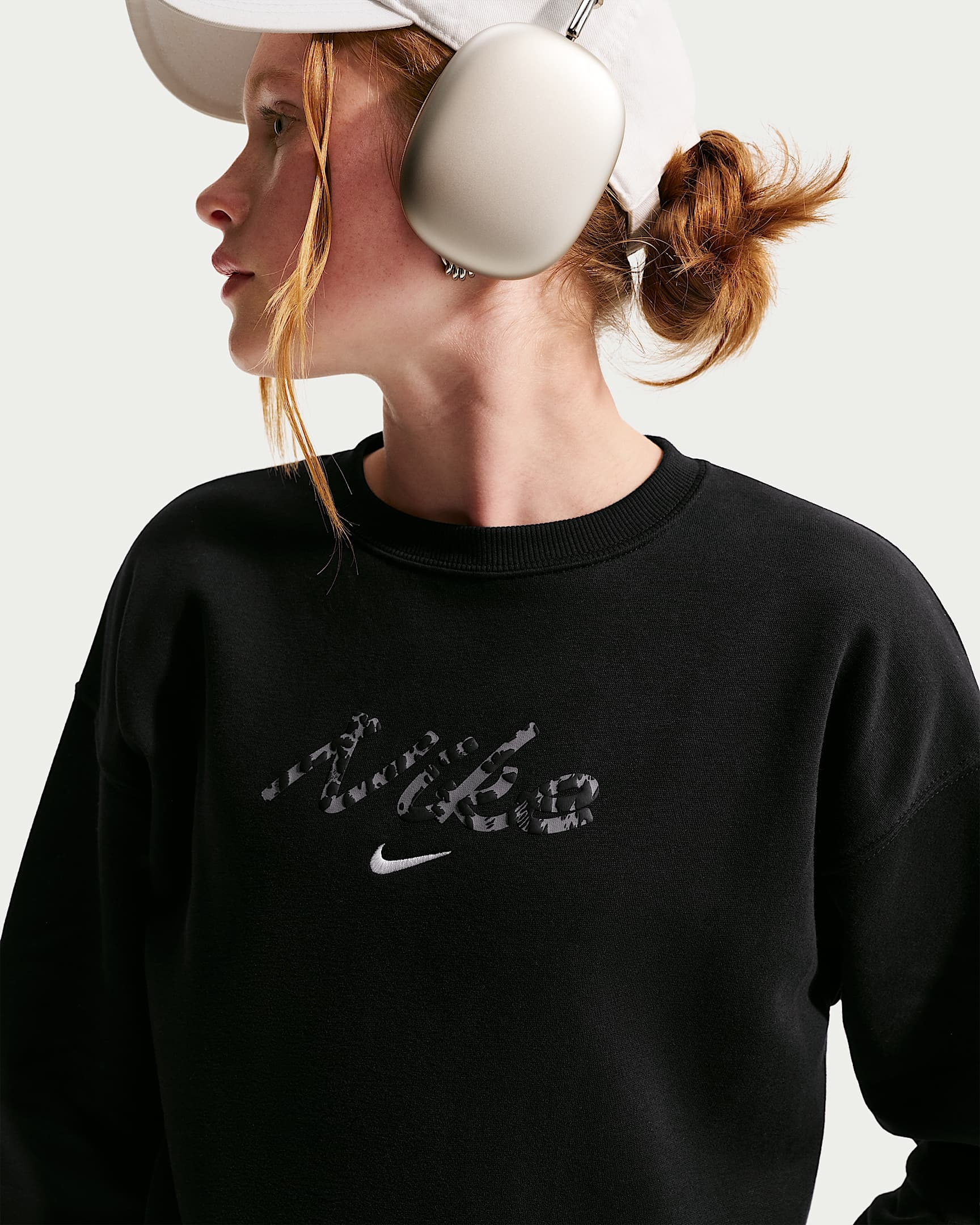 Nike Sportswear Sweatshirt »G NSW STDIO FLC OVRSZD CRW AOP«, mit Rundhalsausschnitt, aus angerauter Sweatware
