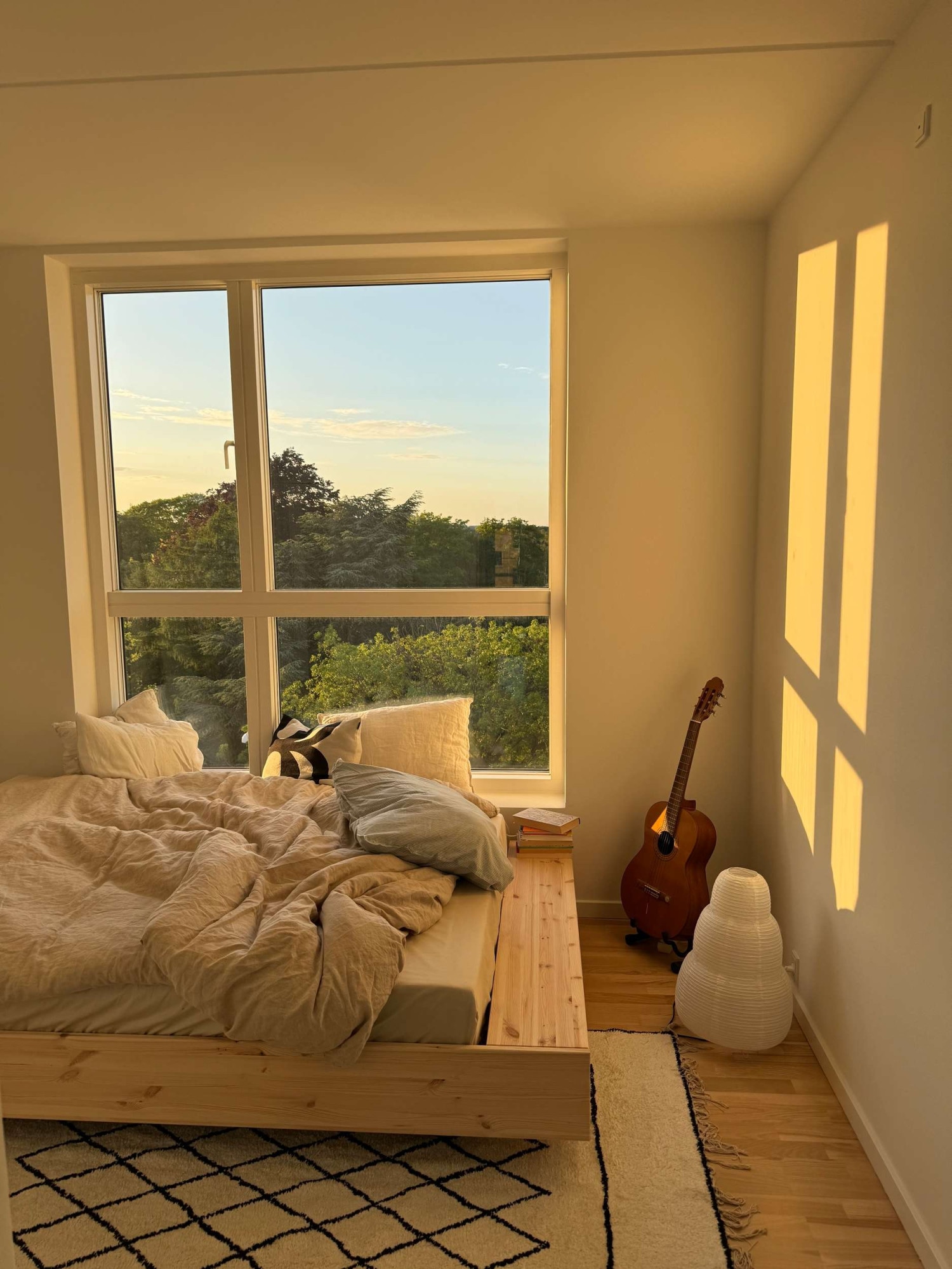 Karup Design Stauraumbett »Merge Bed Bettgestell m. integrierter Bank m. Stauraum, mehrere Größen« inkl. Lattenrost, excl. Matratze, FSC®-zertifiziertes Massivholz