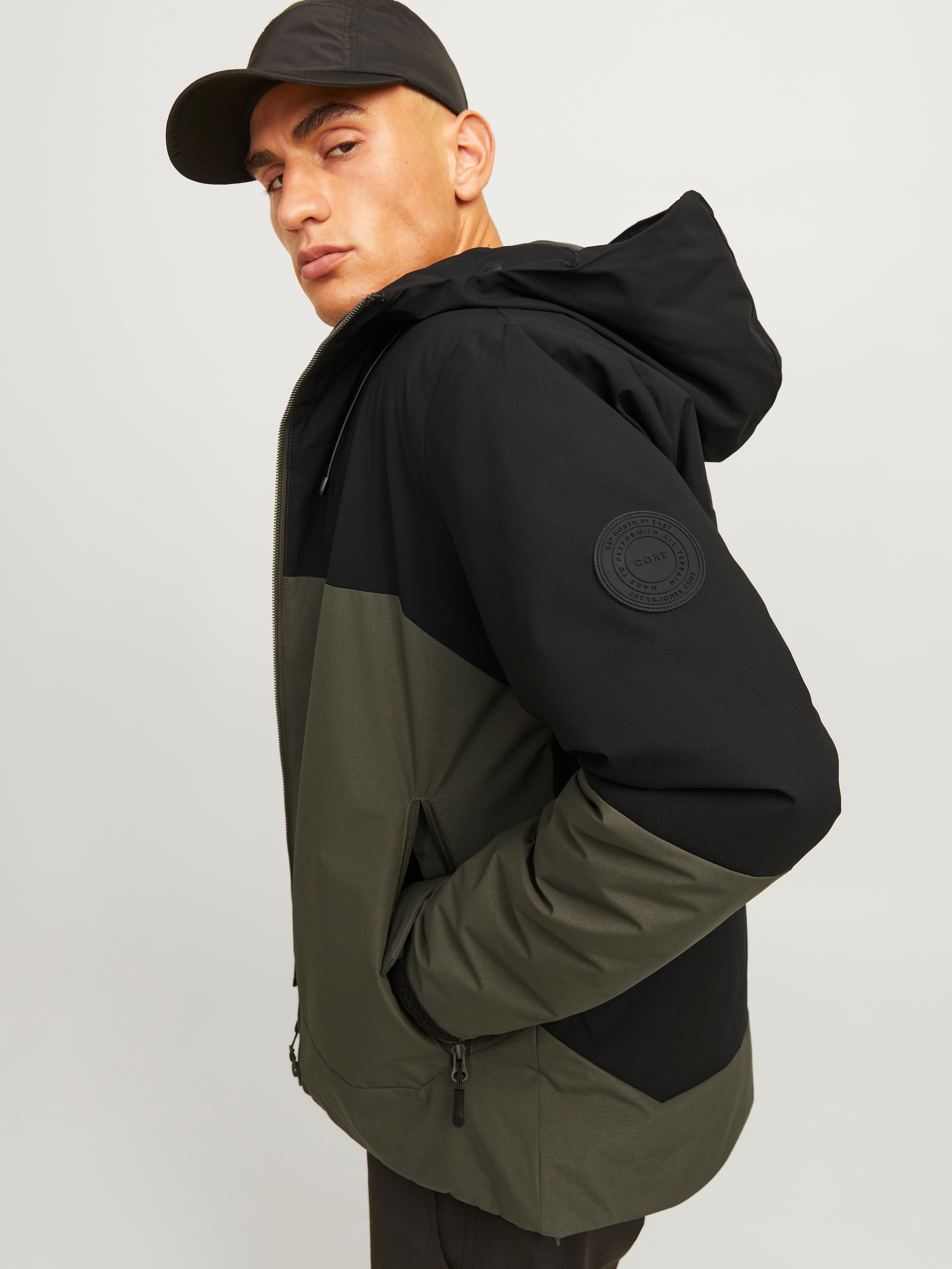 Jack & Jones Outdoorjacke »JCOAIDEN TRANSITIONAL JACKET SN«, mit Kapuze