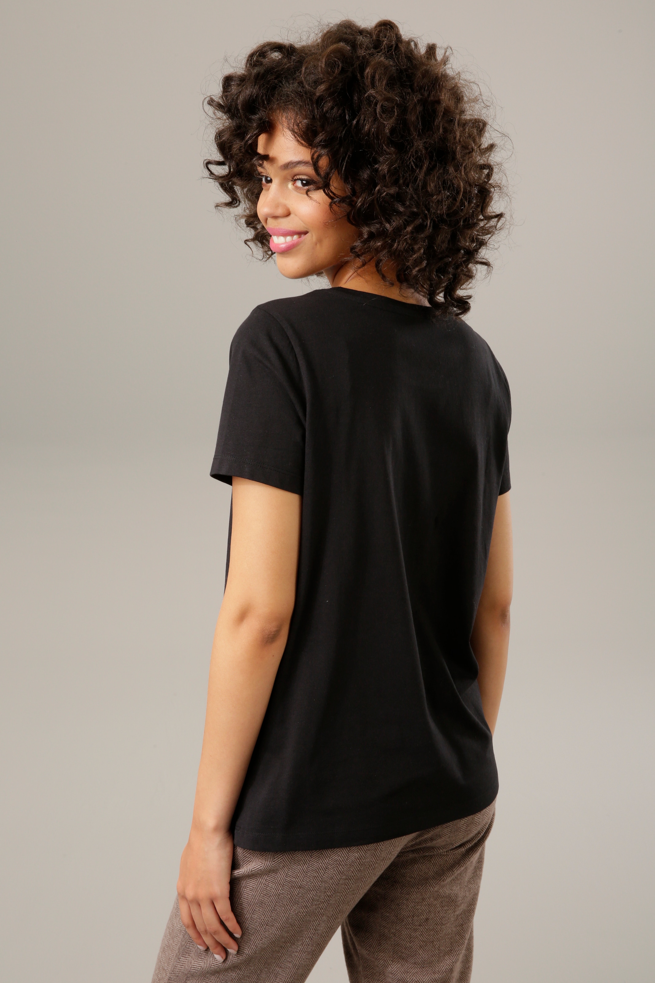 - Glanznieten bestellen NEUE T-Shirt, OTTO bei verzierter CASUAL Bärchen-Frontdruck mit Aniston KOLLEKTIOM