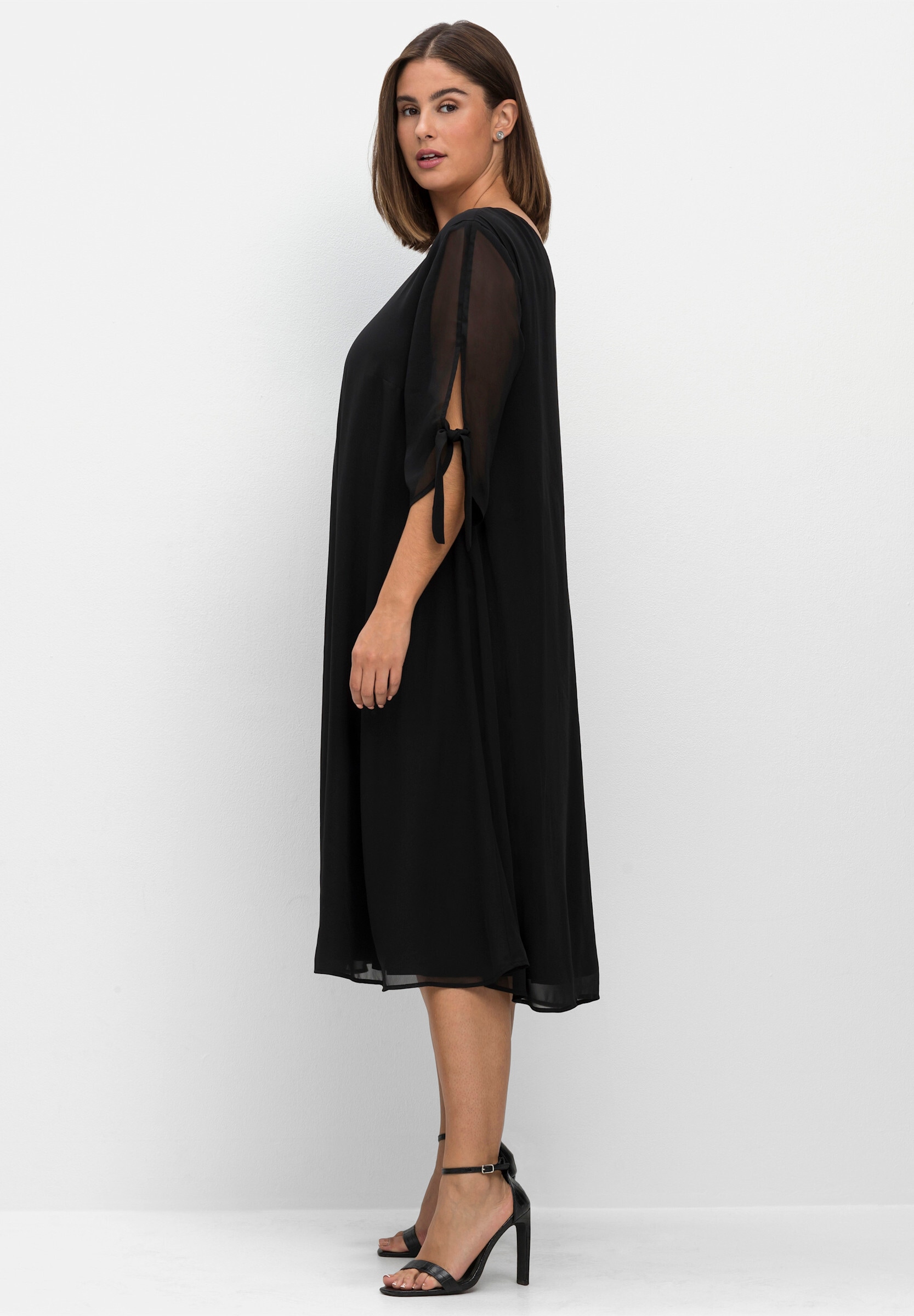 Sheego Cocktailkleid »Midikleid Chiffonkleid in Midilänge« Ohne Taschen im Lagenlook und A-Linie