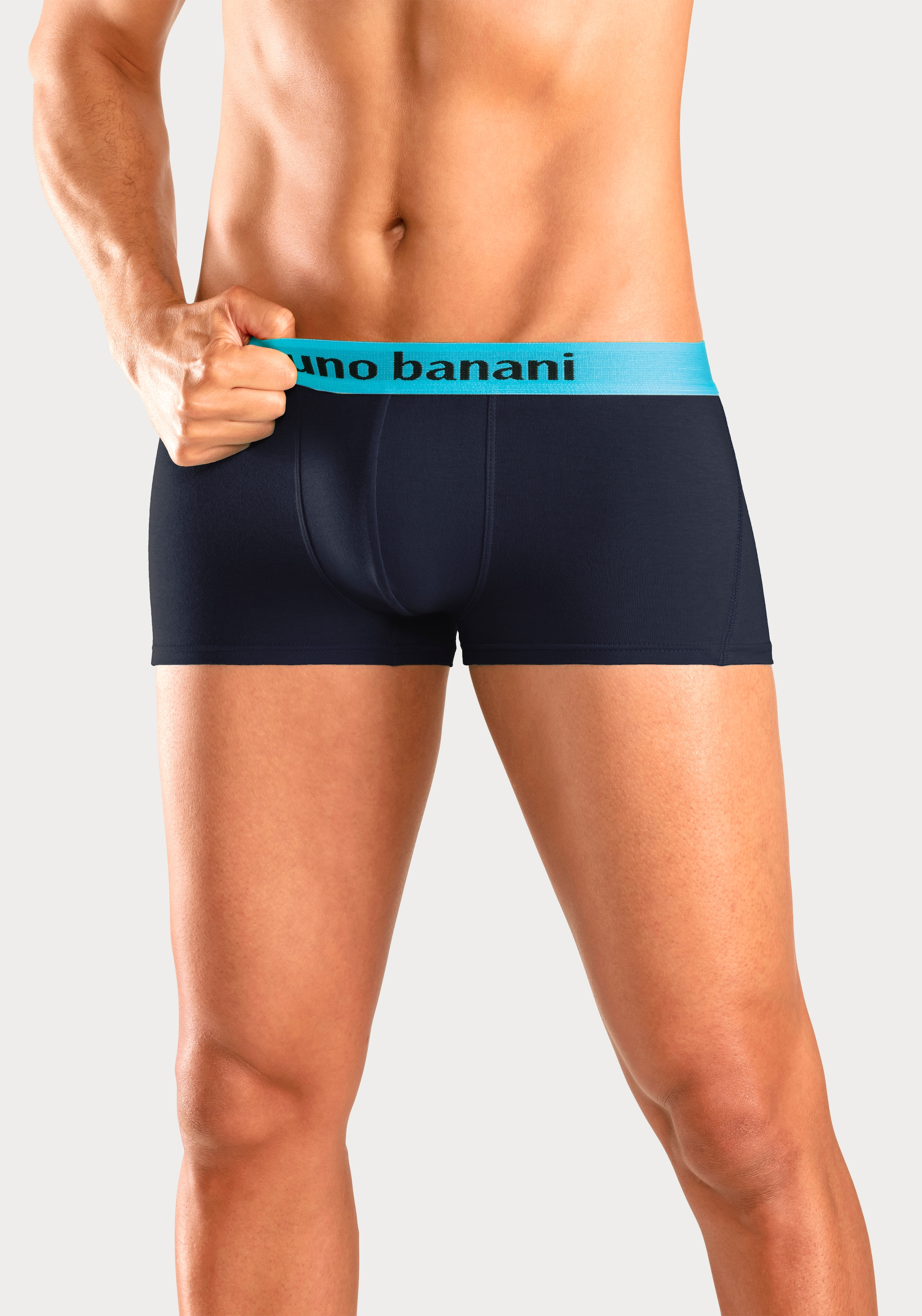 Bruno Banani Hipster, (Packung, 4 St.), knapp sitzende Boxershorts mit Logo Webbund aus Baumwollmischung