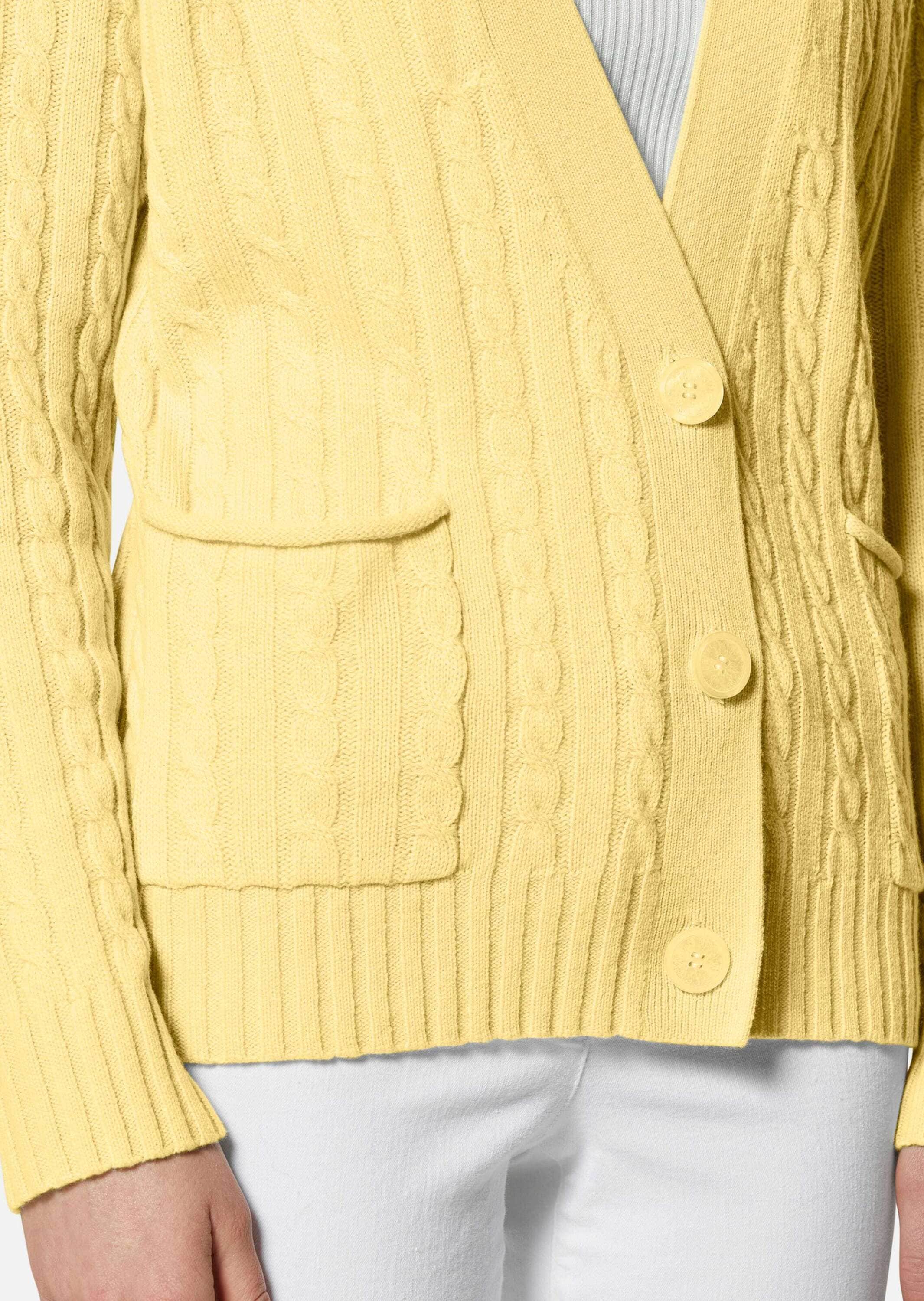 MADELEINE Strickjacke »Strickjacke Strickjacke mit Zopfmuster in angesagten Farben«