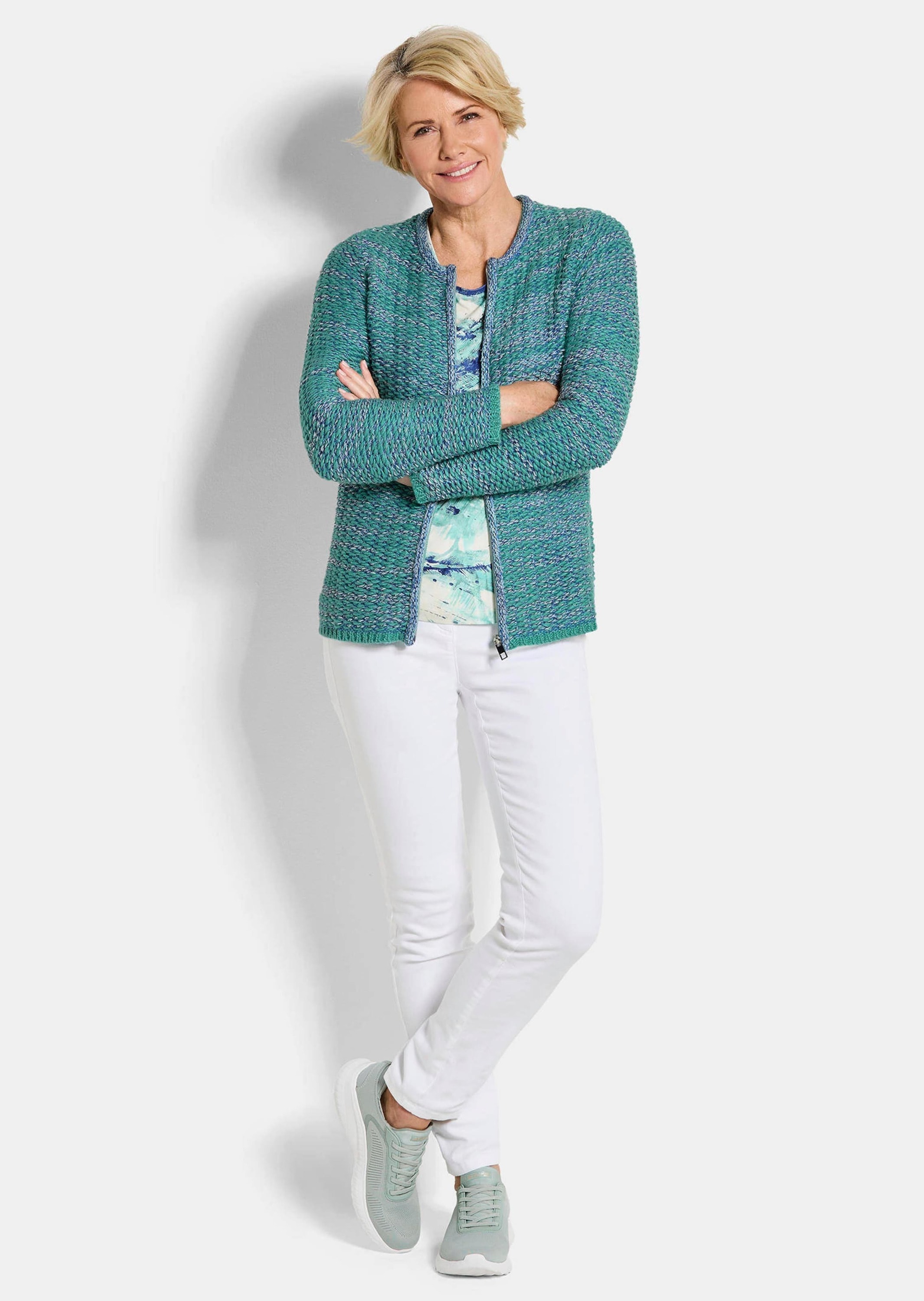 GOLDNER Strickjacke »Kurzgröße Strukturjacke mit Rollband« dekoratives Rollbändchen am RV