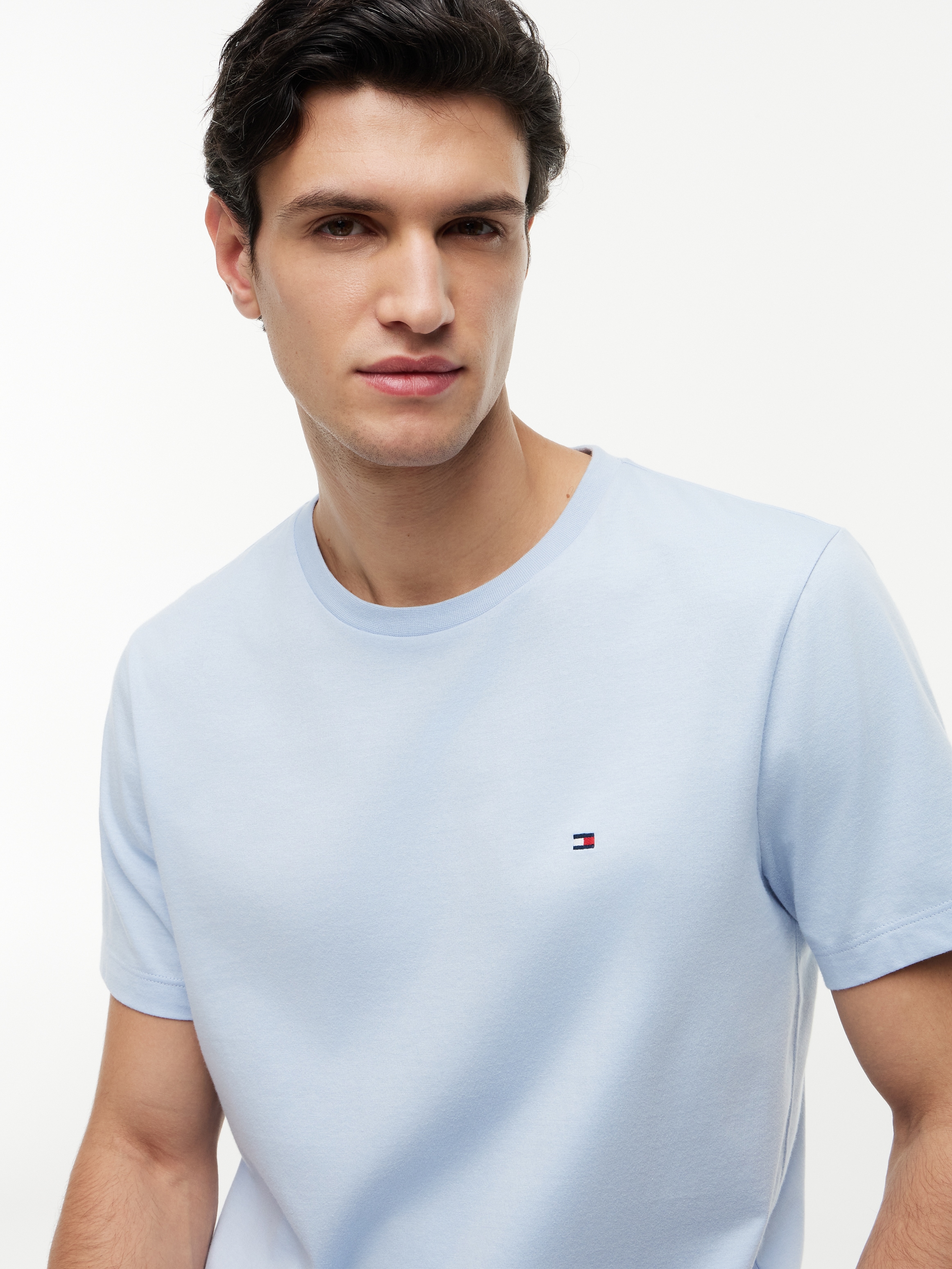 Tommy Hilfiger T-Shirt »ESSENTIAL REGULAR FIT SOLID  mit Stickerei« unifarben, casual, Baumwolle, Rundhals