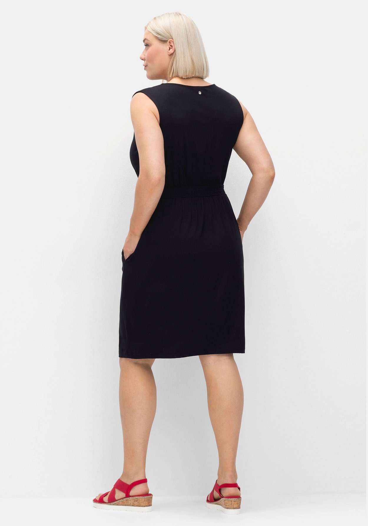 Sheego Jerseykleid »Kleid in Wickeloptik mit gesmokten Details«