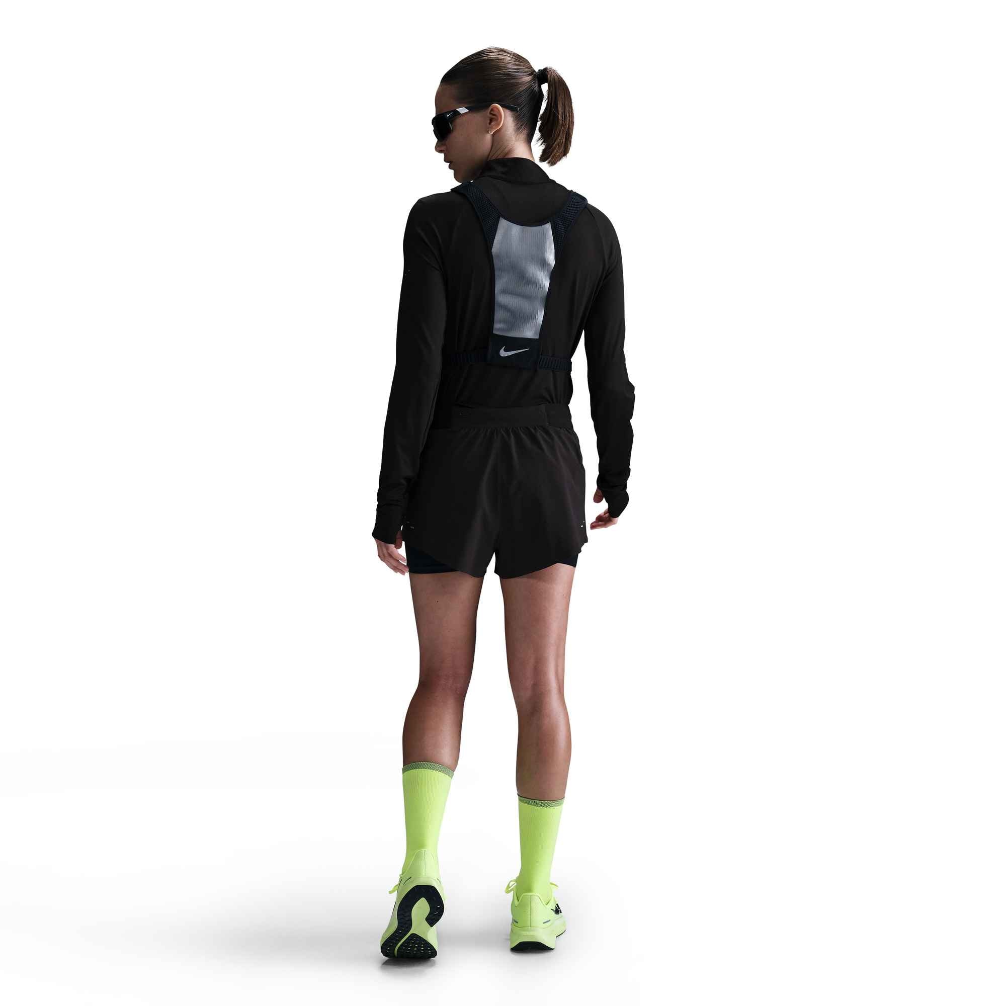 Nike Laufshorts »Nike Swift Women's Dri-FIT Mid-Rise 2-in-1 Running Shorts«  2-in-1-Design, mit Reißverschlusstasche hinten am Bund