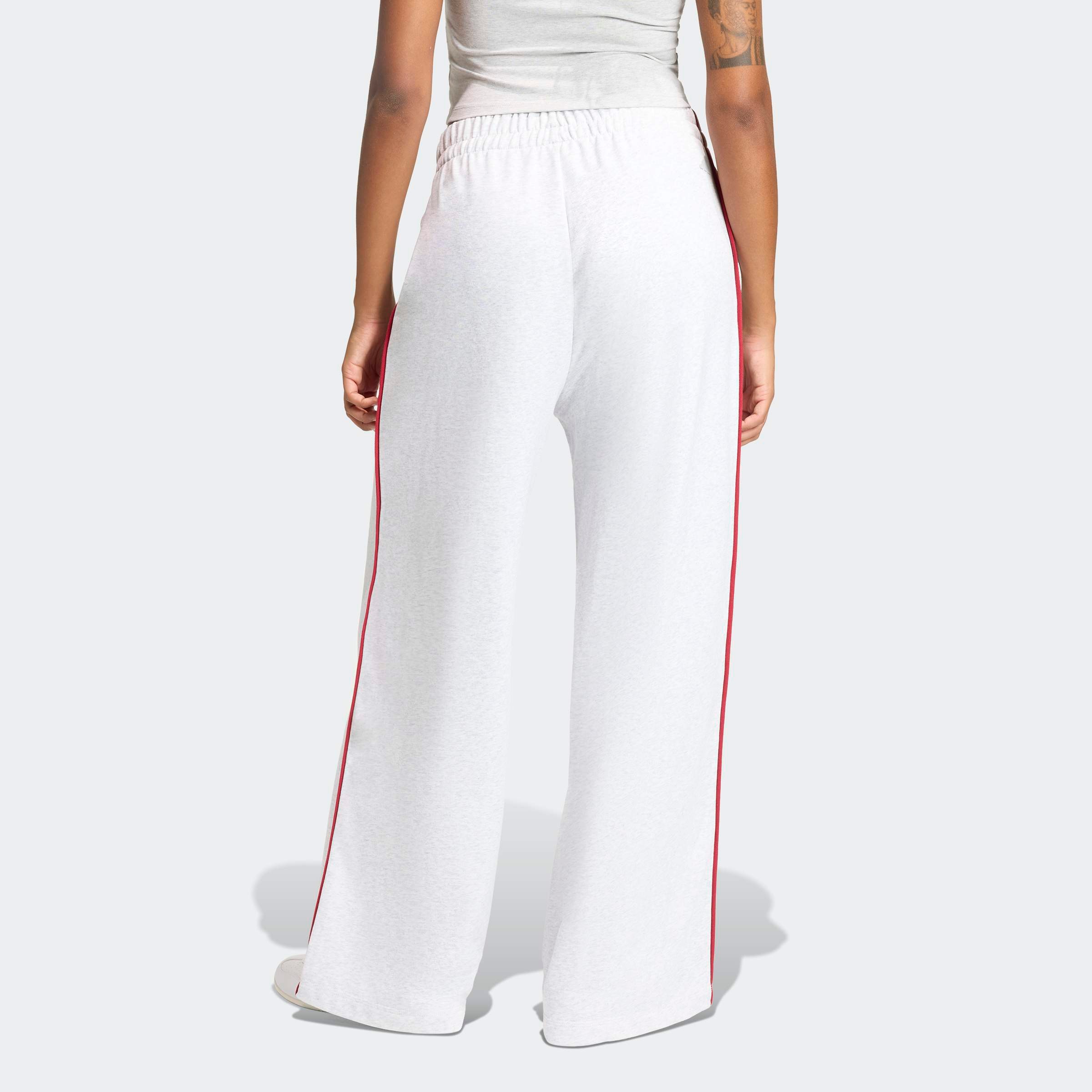 adidas Sportswear Sporthose »SEASONAL ESSENTIALS COLOURPOP MIT AUFGESTICKTER GRAFIK«