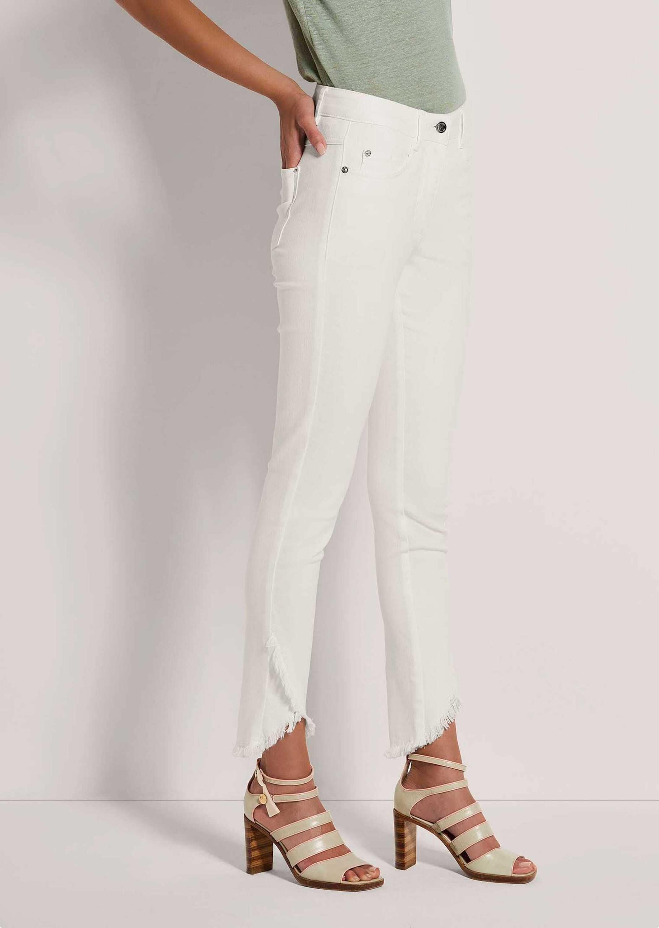 MADELEINE Regular-fit-Jeans »Jeans Verkürzte 5-Pocket-Hose mit Fransen« abgeschrägter Fransensaum