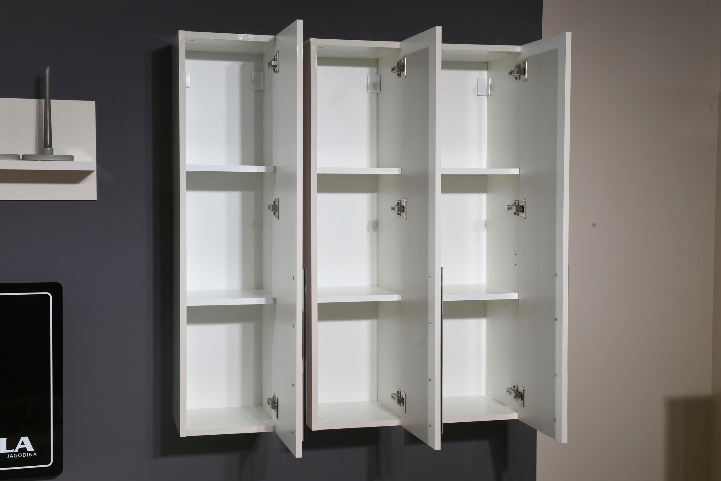 Places of Style Hängevitrine »Piano«, UV lackiert, Soft-Close-Funktion, Höhe 115 cm, Breite 29,7 cm