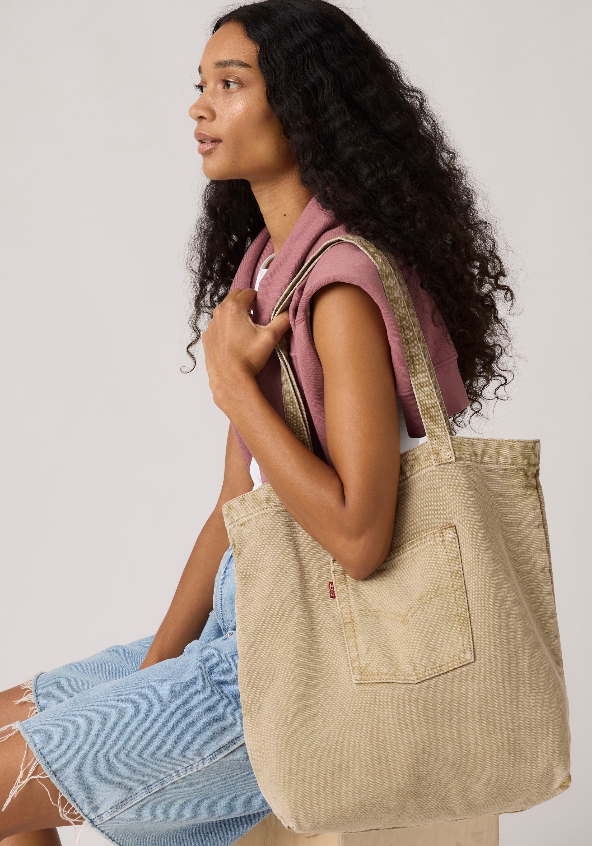 Levi's® Beuteltasche »LEVI®S TOTE« aus Denim, mit Außentasche