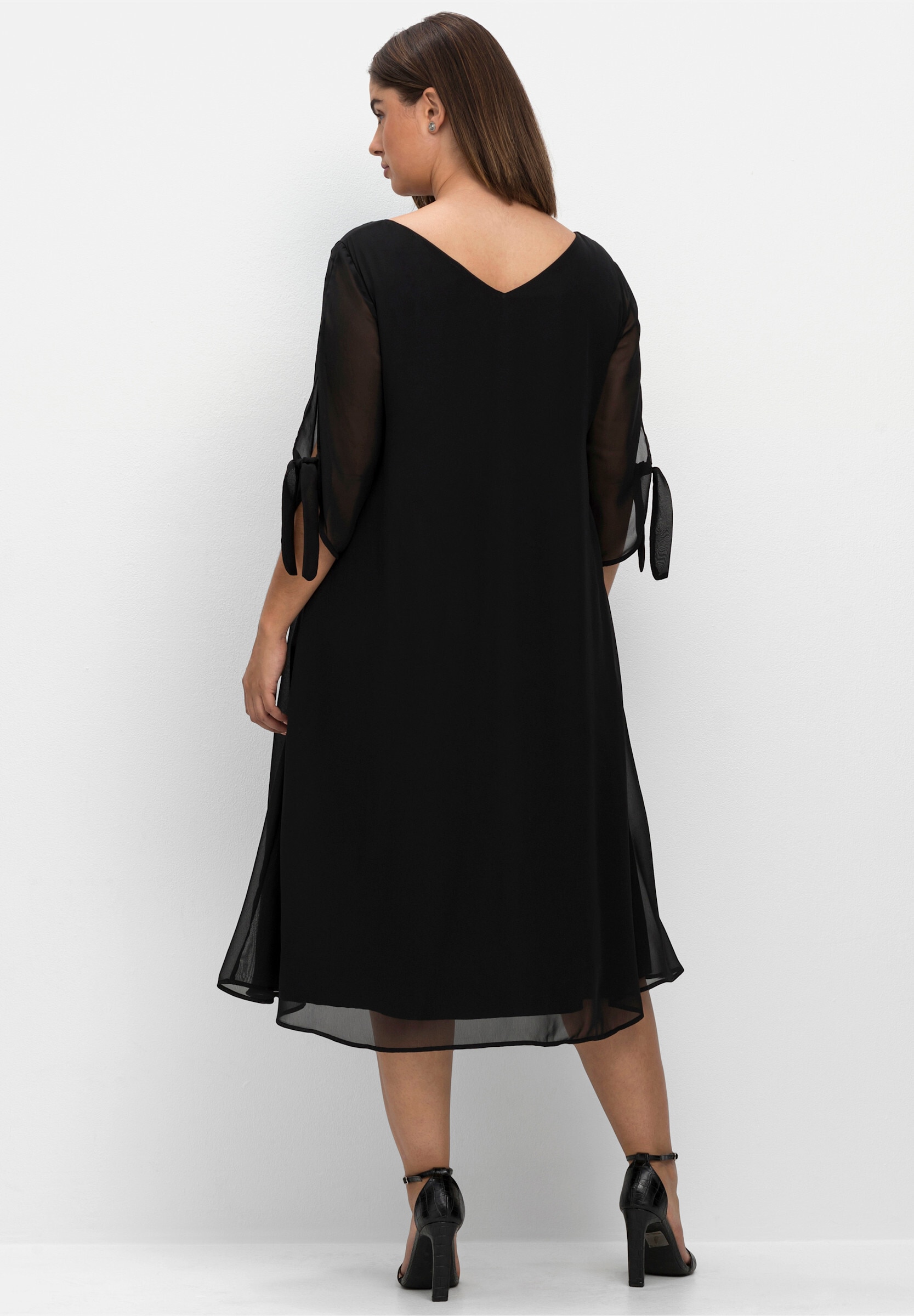 Sheego Cocktailkleid »Midikleid Chiffonkleid in Midilänge« Ohne Taschen im Lagenlook und A-Linie