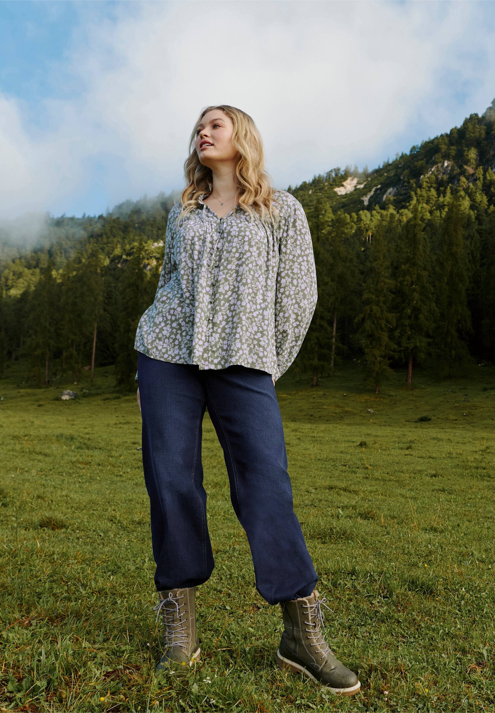 Sheego 5-Pocket-Jeans »Jeans Gerade Jeans bei schmalerer Taille und viel Po«