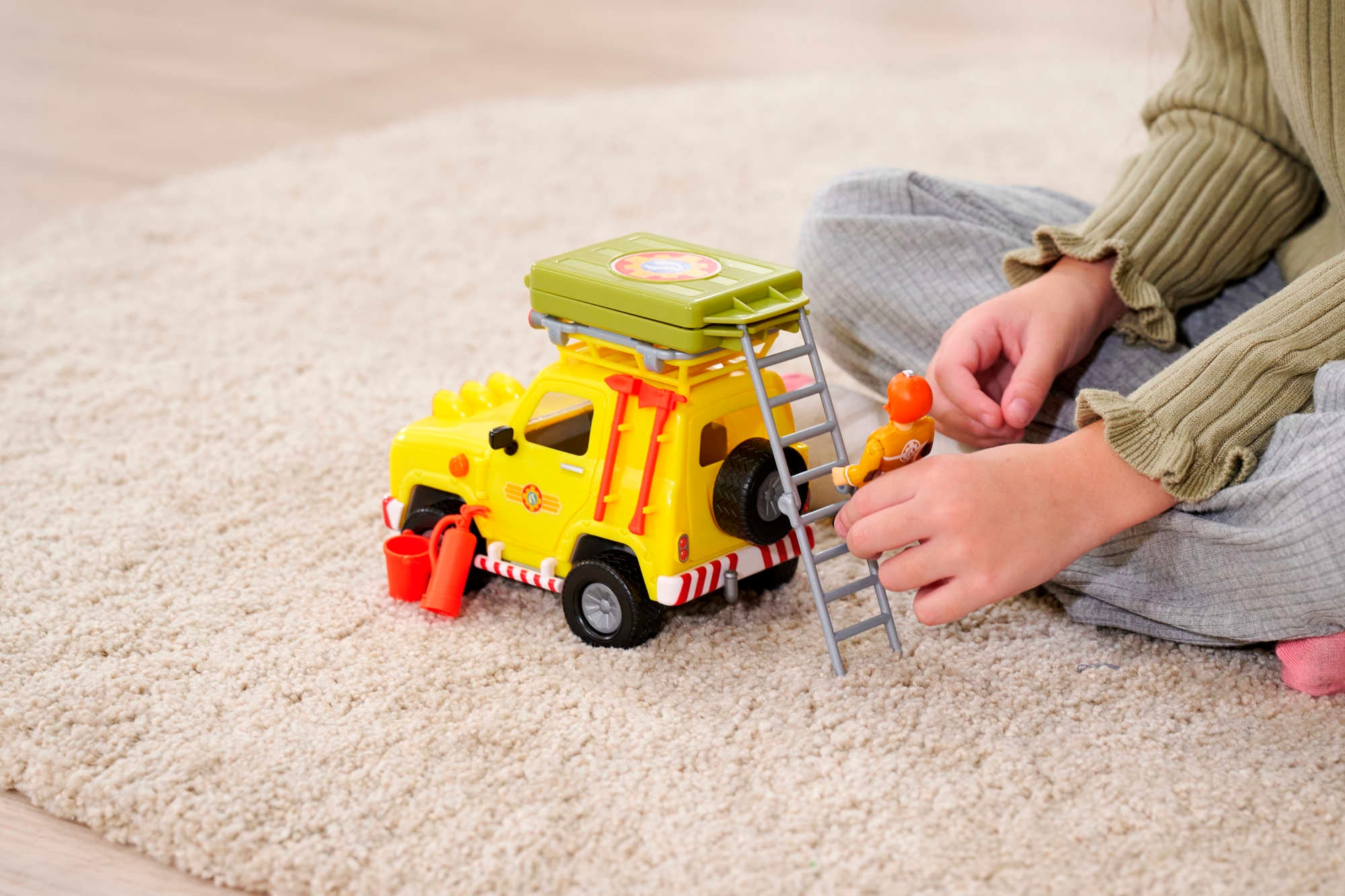 SIMBA Spielzeug-Auto »Feuerwehrmann Sam Geländewagen mit Dachzelt«, mit Lichteffekt