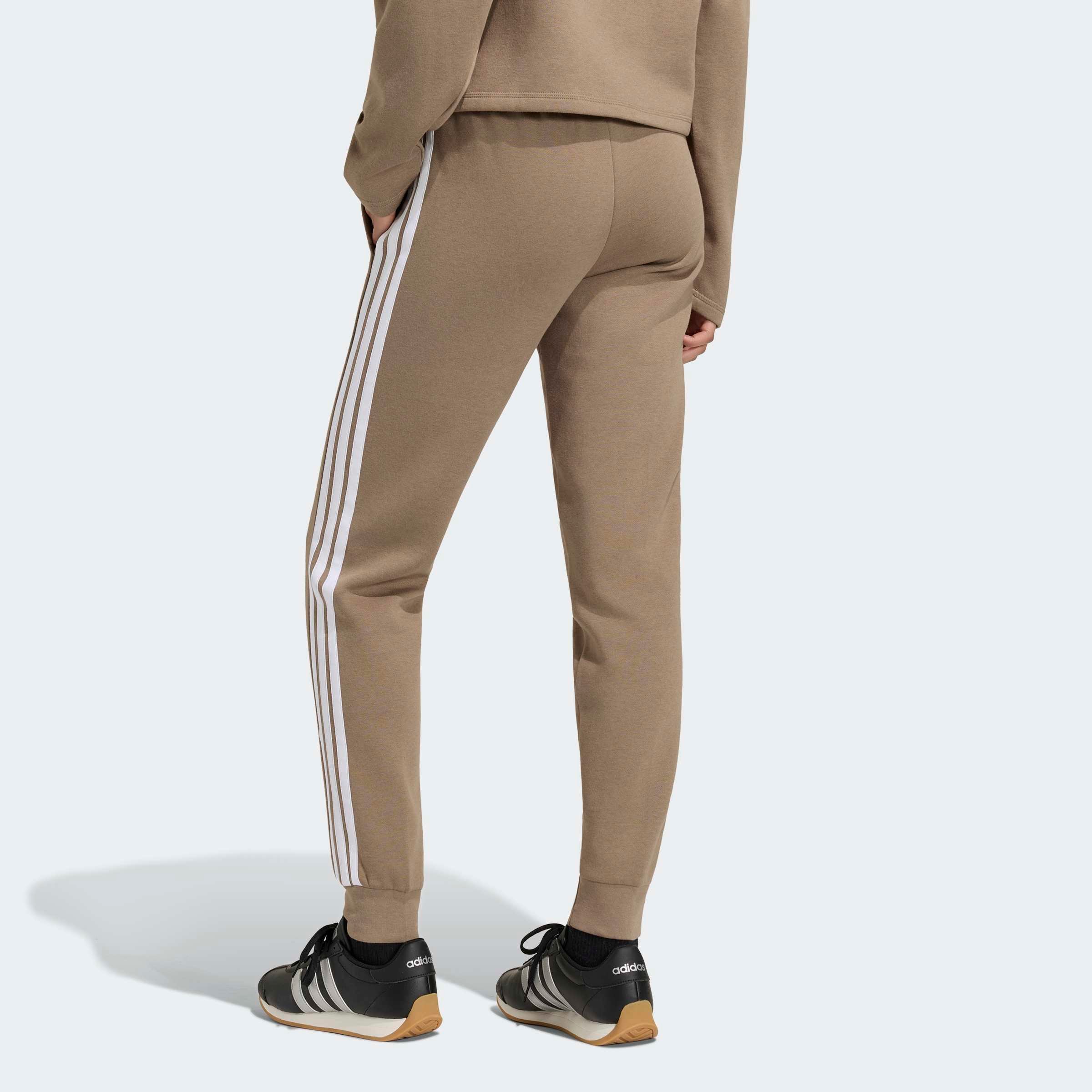 adidas Sportswear Sporthose »ESSENTIALS 3-STRIPES FLEECE SLIM JOGGERS«  schmal geschnitten, für vielseitige Aktivitäten, aus Baumwollmix
