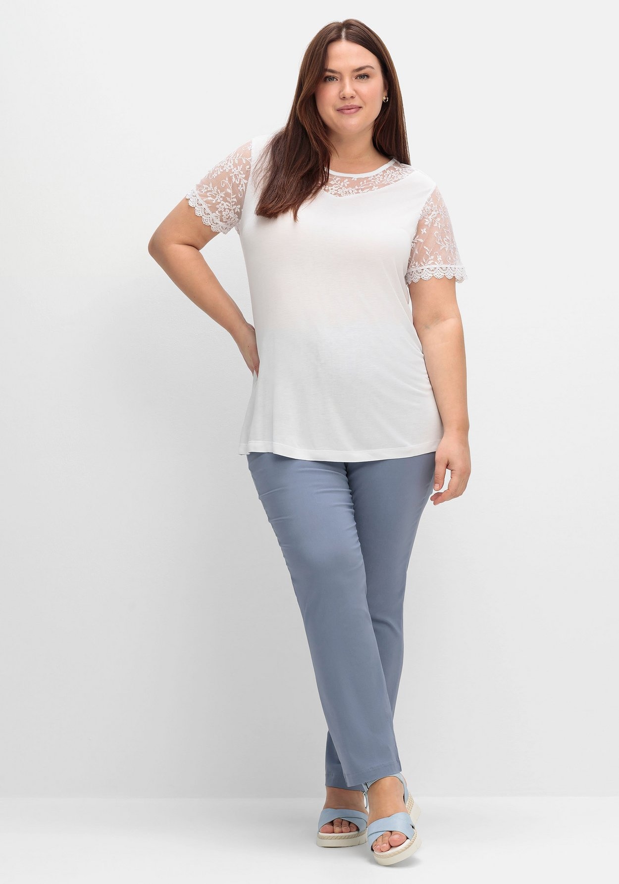 Sheego Spitzenshirt »Shirt mit Rundhalsausschnitt«