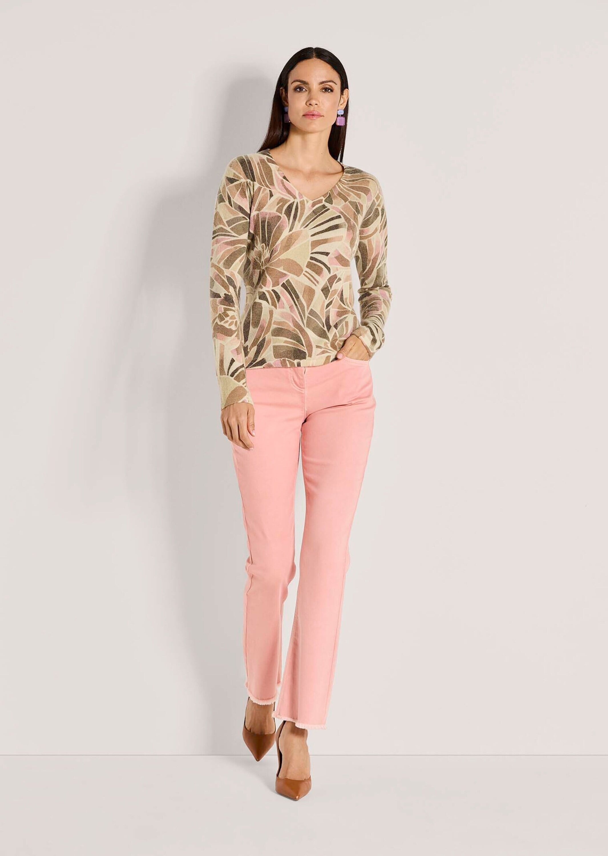 MADELEINE Longpullover »Strickpullover Luxuriöser Glattstrickpullover mit floralem Design«