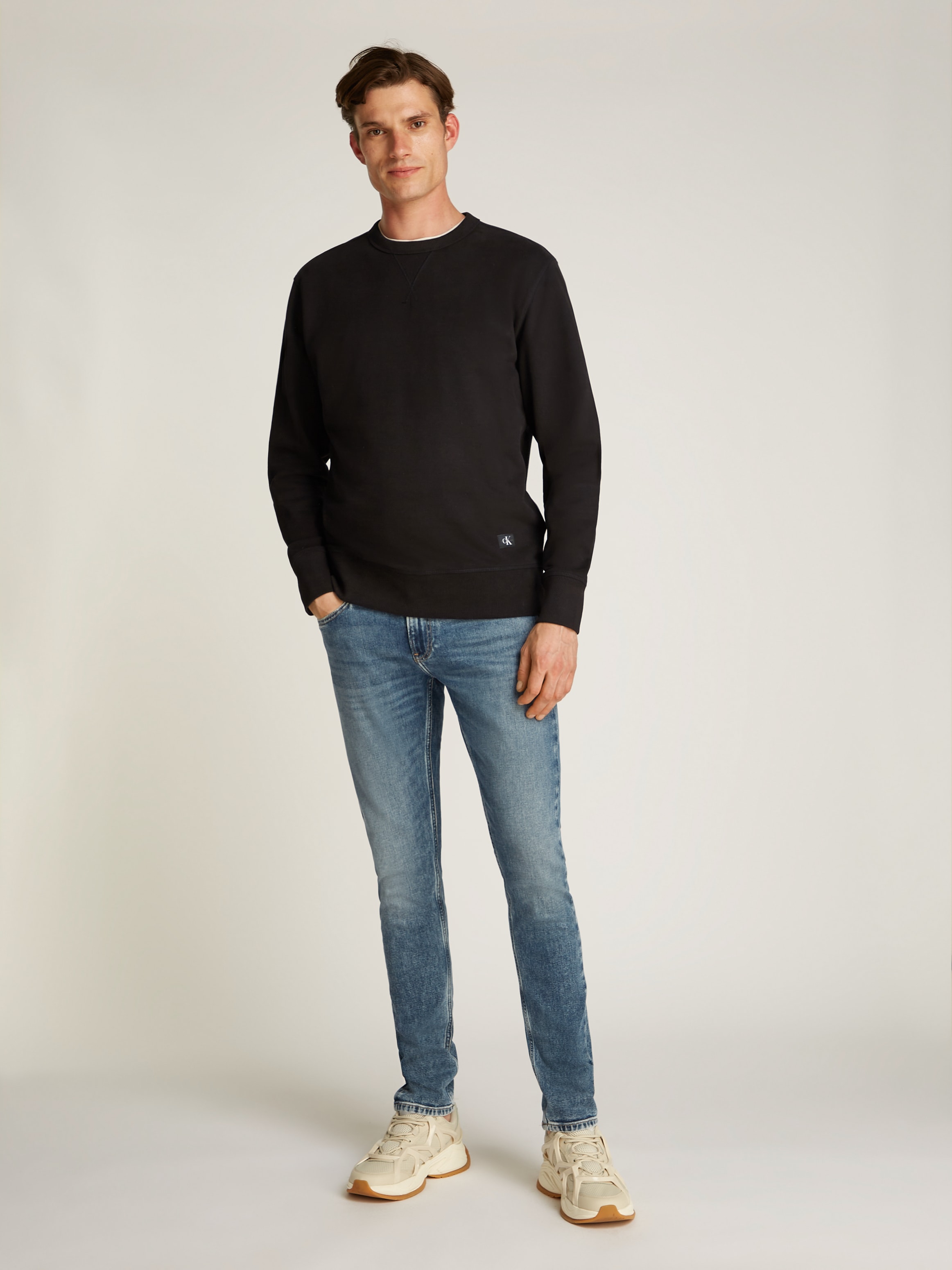 Calvin Klein Jeans Sweatshirt »WOVEN LABEL CREW NECK«, Logostickerei