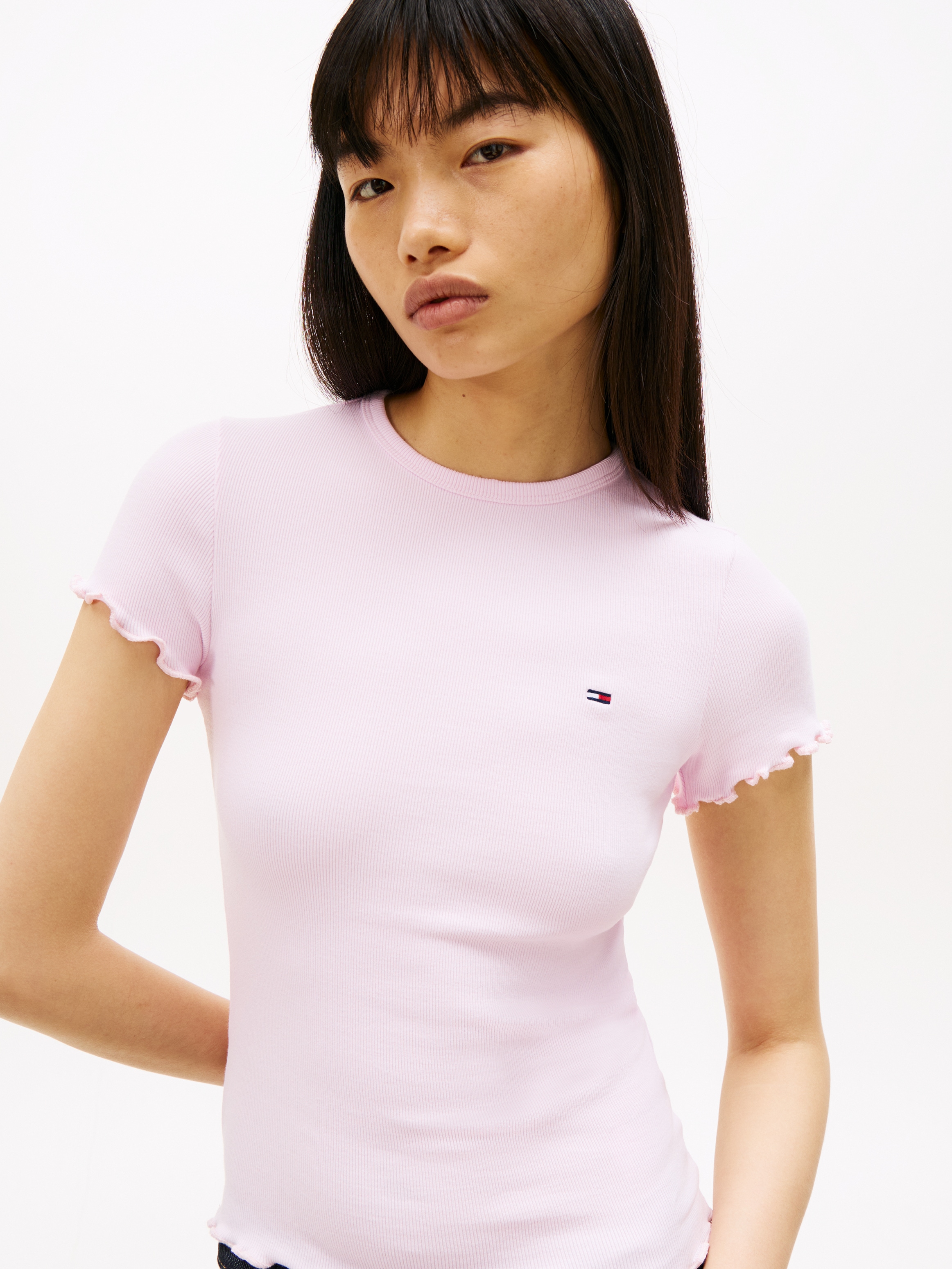 Tommy Jeans T-Shirt »TJW SLIM LETTUCE EDGE RIB SS« mit gerippter Struktur