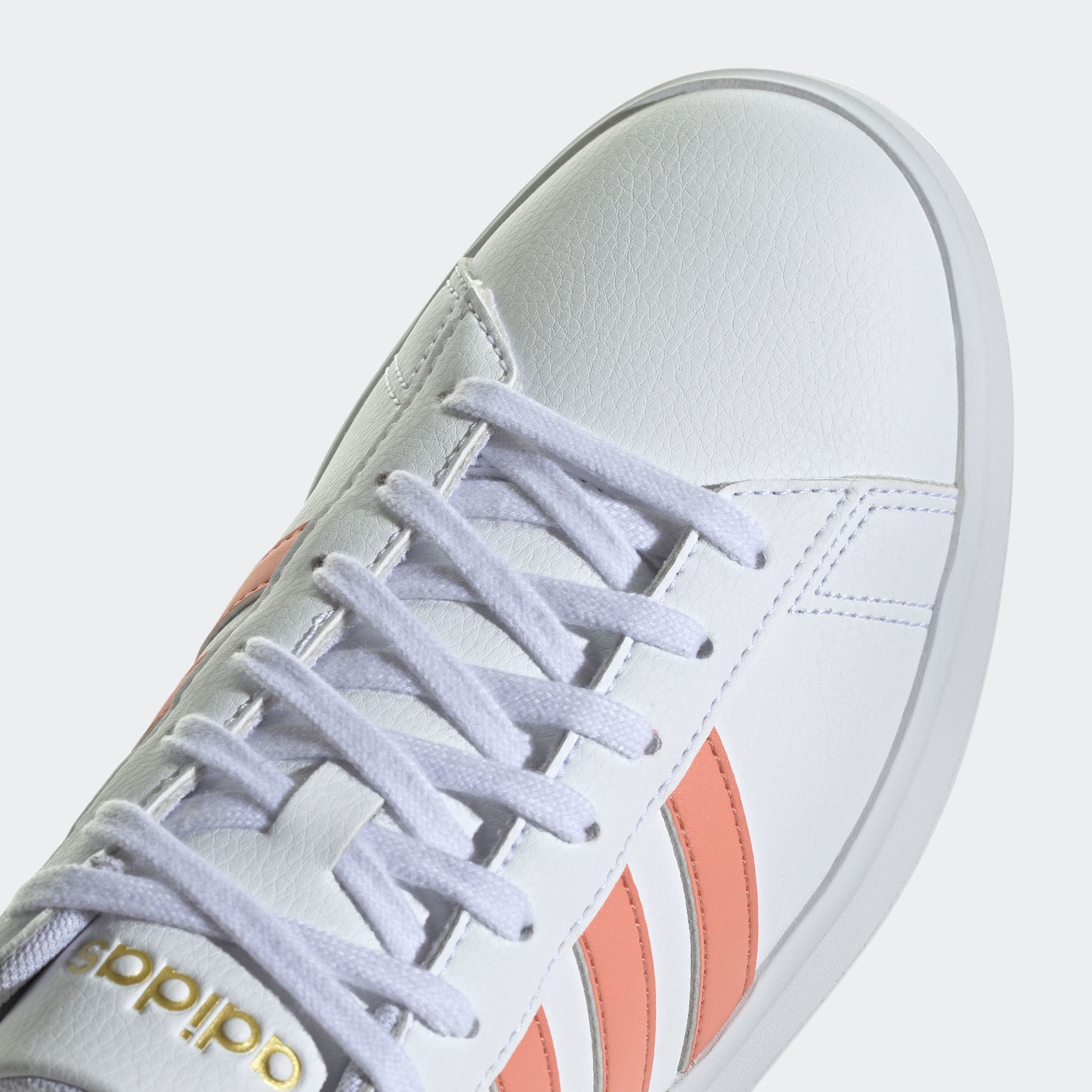adidas Sportswear Sneaker »GRAND COURT CLOUDFOAM LIFESTYLE COURT COMFORT«, Design auf den Spuren des adidas Superstar