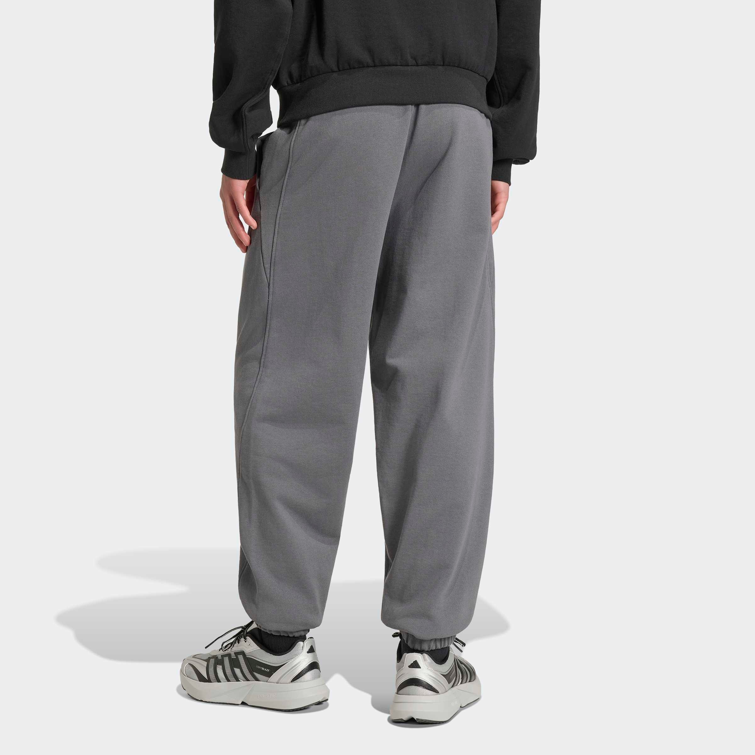 adidas Sportswear »ADIDAS KIT, BÜNDCHEN, REGULÄR GESCHNITTEN, KLEINES LOGO«  Schwere Premium-Qualität, robuste Stoffstruktur