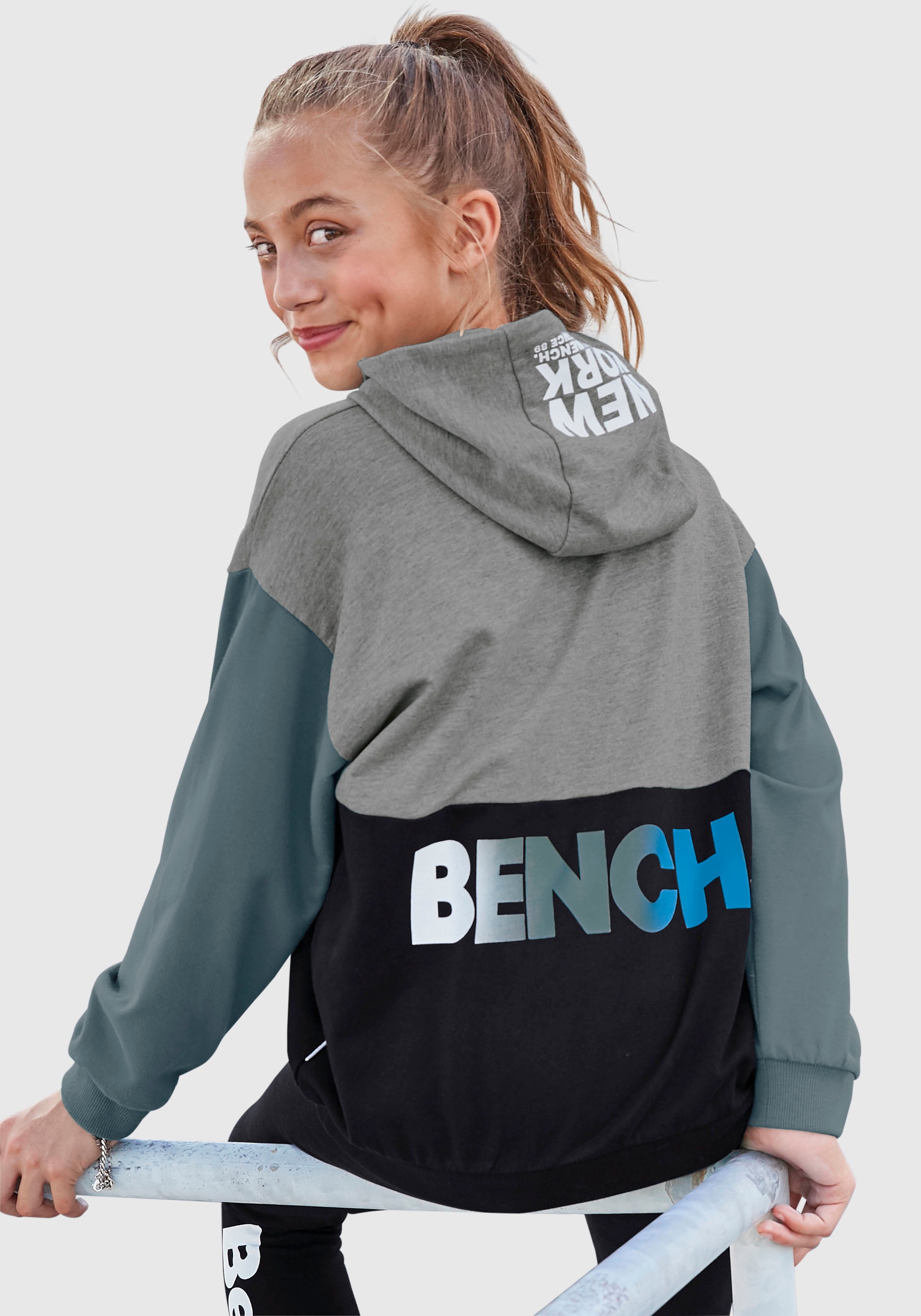 Bench. Kapuzensweatshirt, in sehr weiter Form