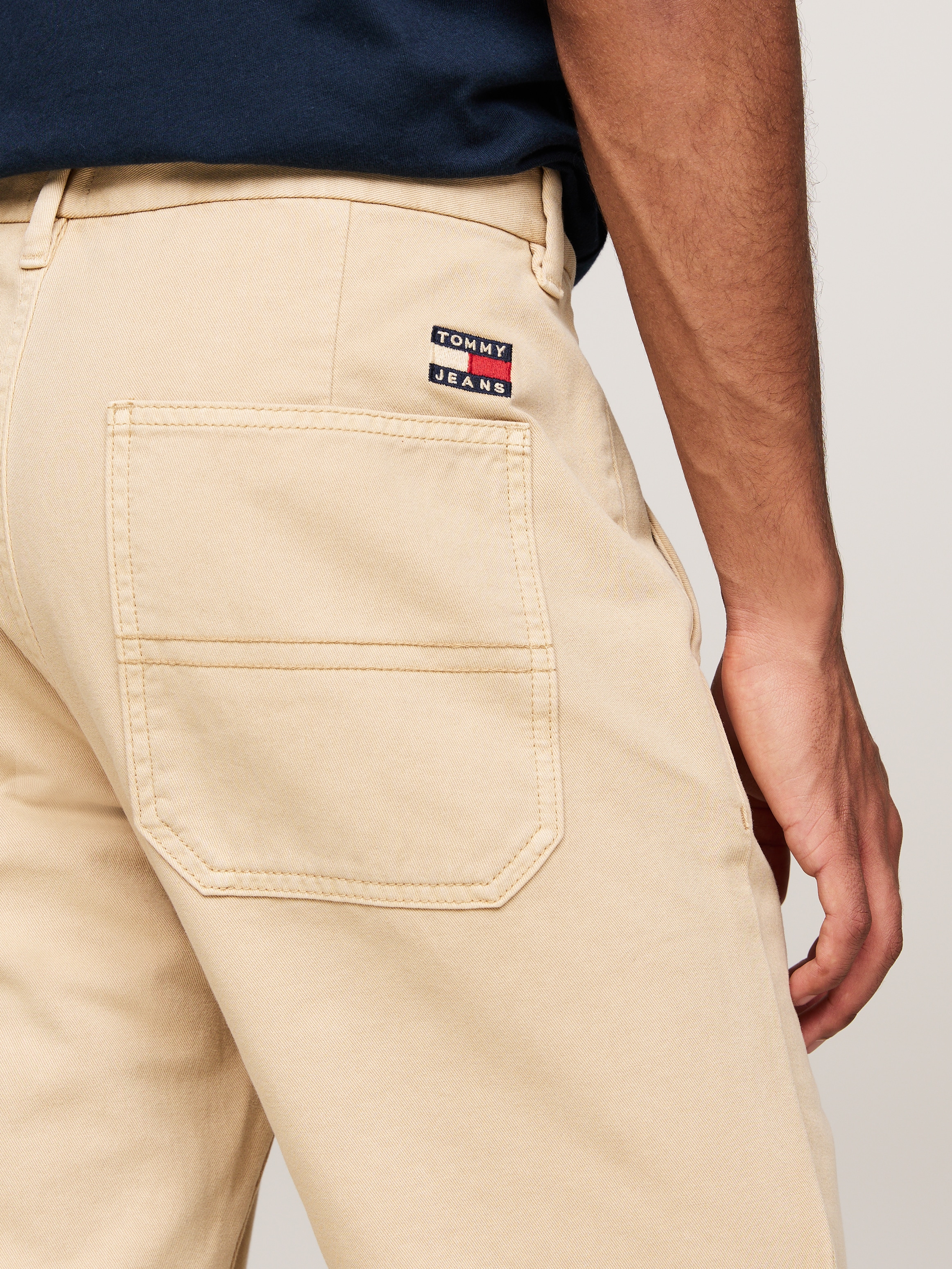 Tommy Jeans Chinohose »TJM RYAN TWILL CHINO«, mit Logo-Patch